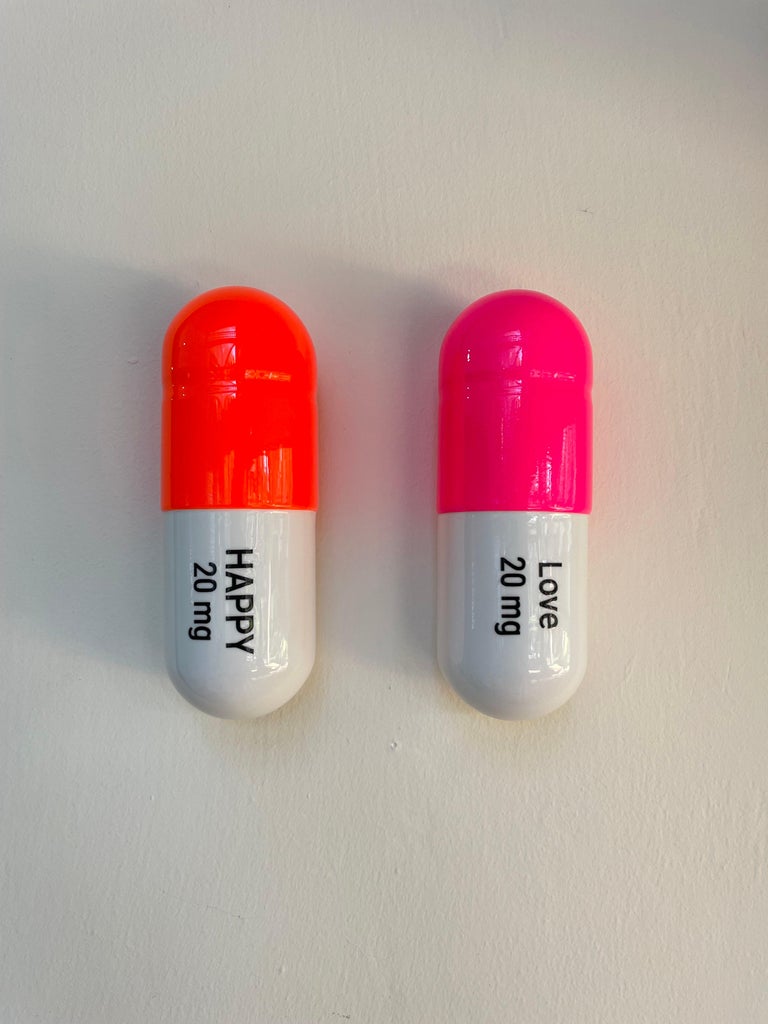 20 ML Happy Love pill Combo (pink orange white) - figurative sculpture - Sculpture by Tal Nehoray