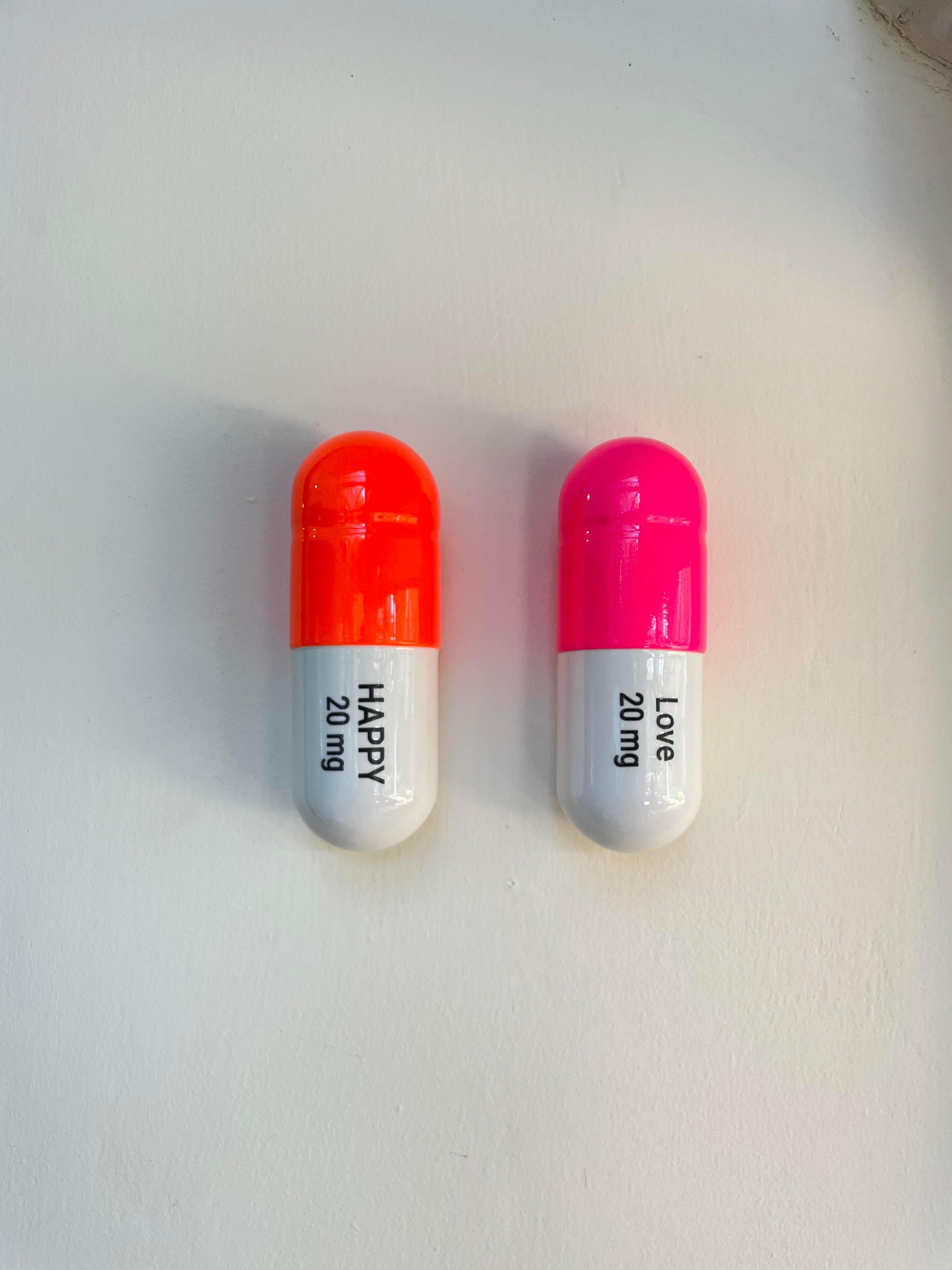 20 ML Happy Love pill Combo (pink orange white) - figurative sculpture - Pop Art Sculpture by Tal Nehoray