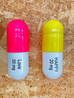 20 ML Happy Love pill Combo (white, pink, yellow) - figurative sculpture
