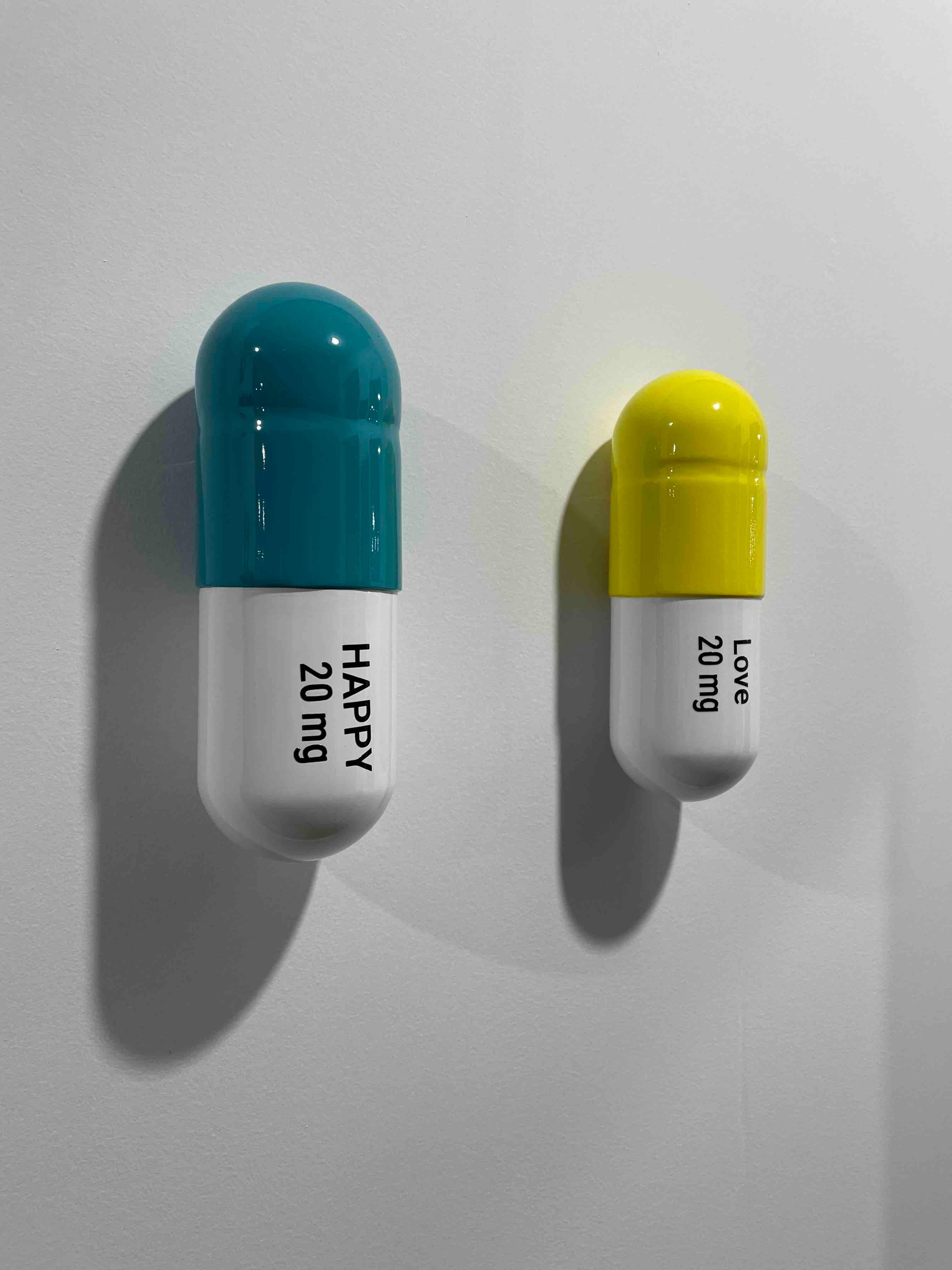 20 ML Happy Love pill Combo (yellow, turquoise, white) - figurative sculpture - Pop Art Sculpture by Tal Nehoray