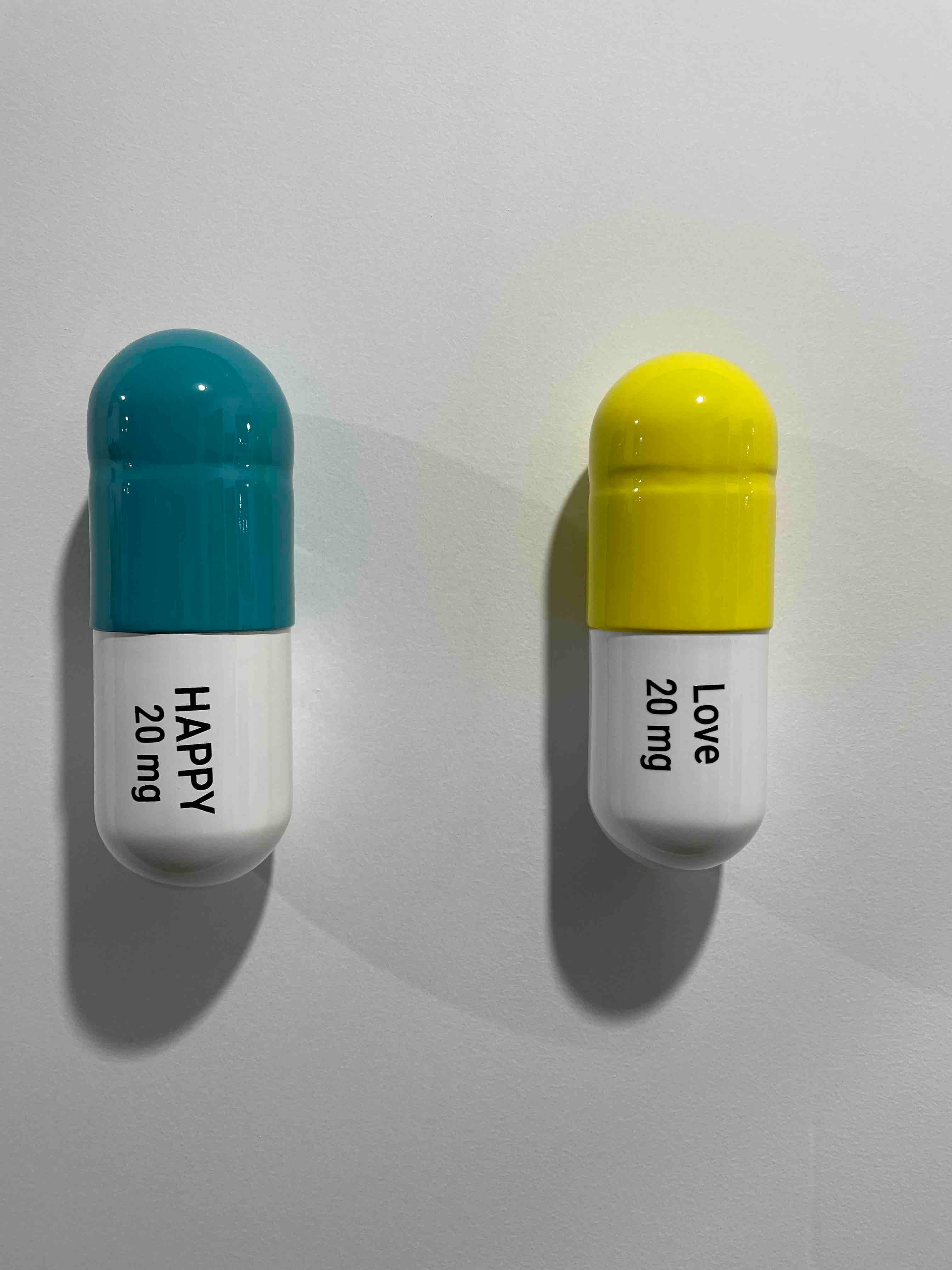 20 ML Happy Love pill Combo (yellow, turquoise, white) - figurative sculpture