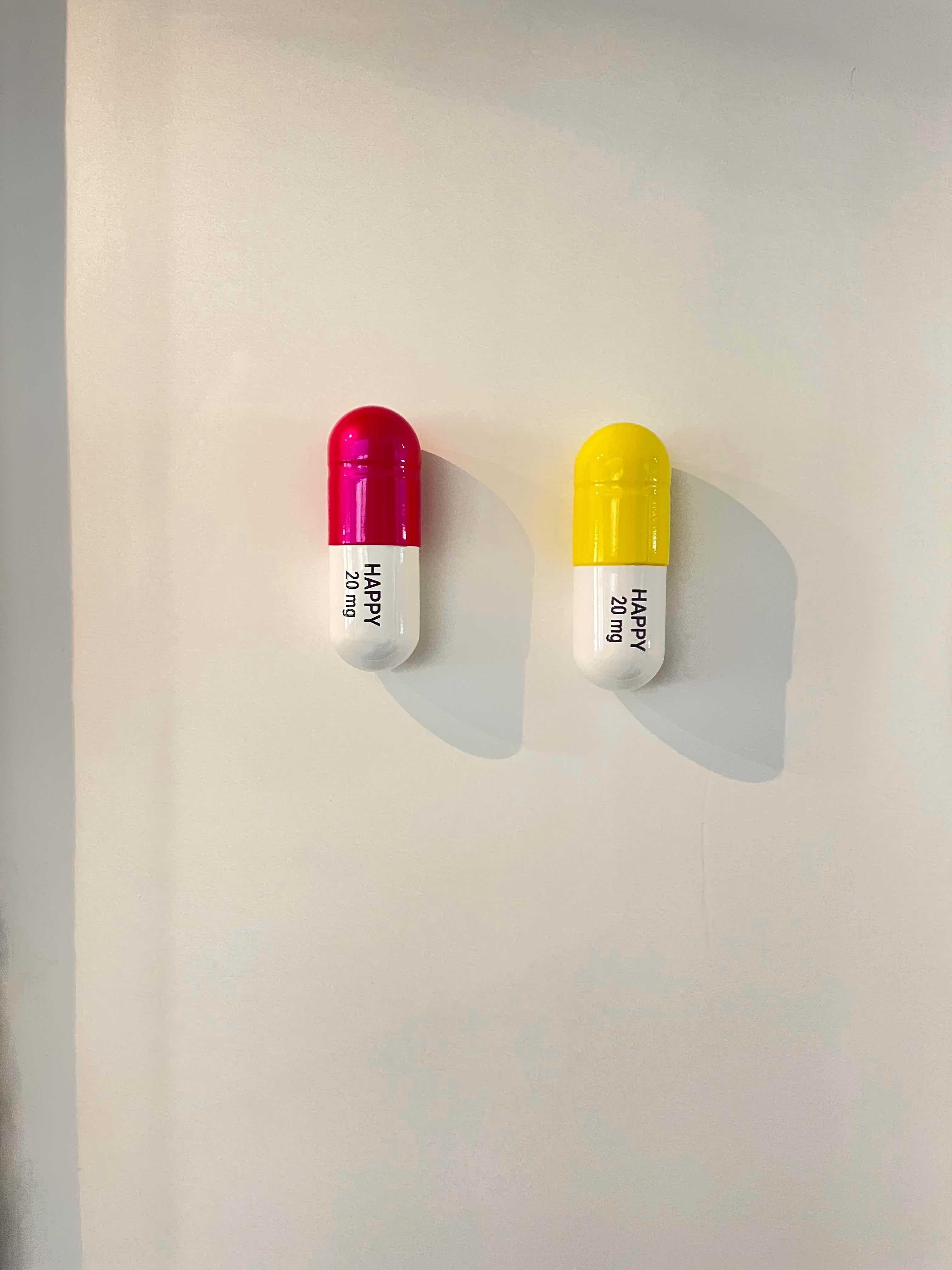 20 ML Happy pill Combo (glänzend rosa, gelb und weiß) – figurative Skulptur im Angebot 5