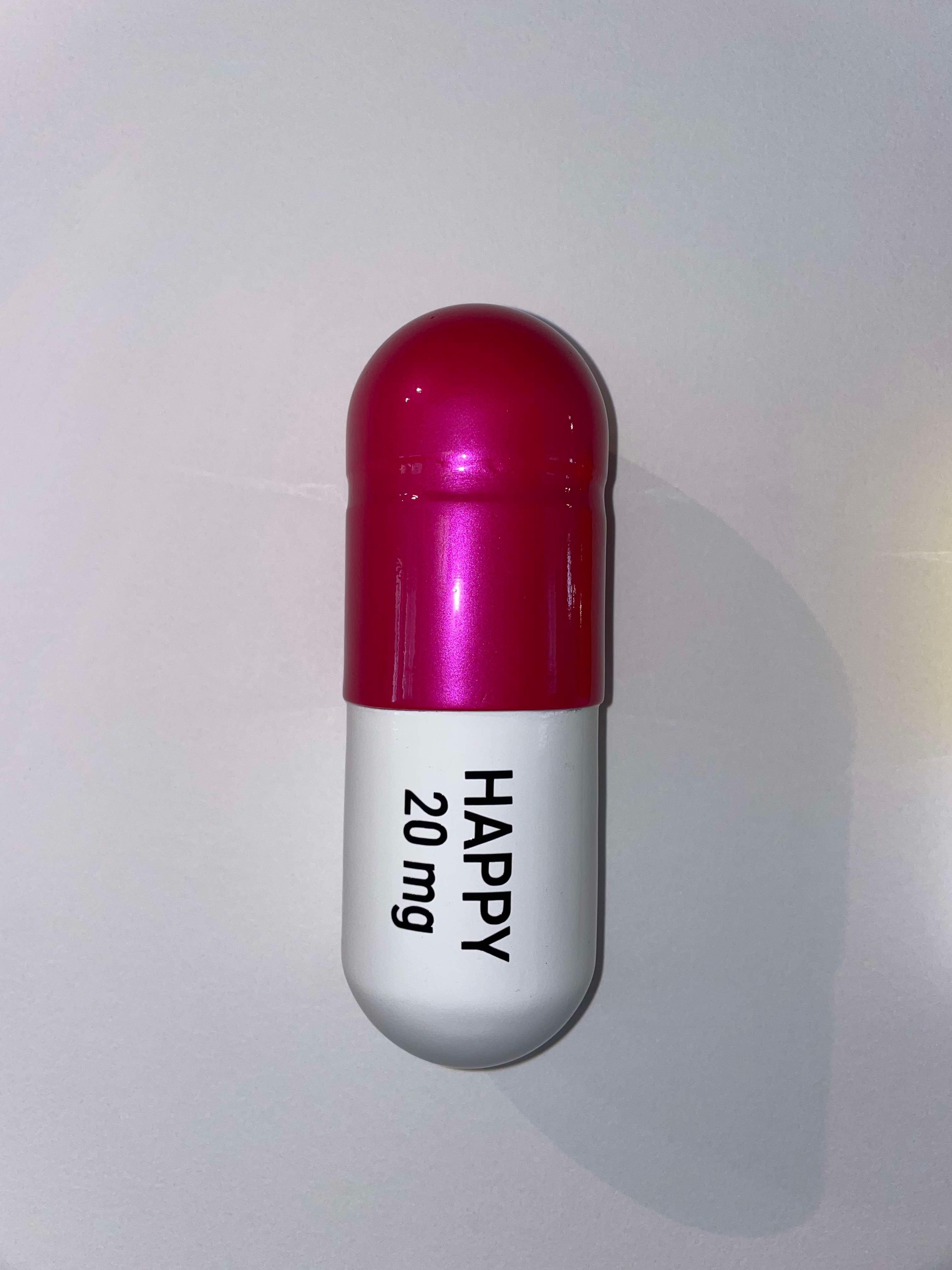 20 ML Happy pill Combo (glänzend rosa, gelb und weiß) – figurative Skulptur (Beige), Still-Life Sculpture, von Tal Nehoray