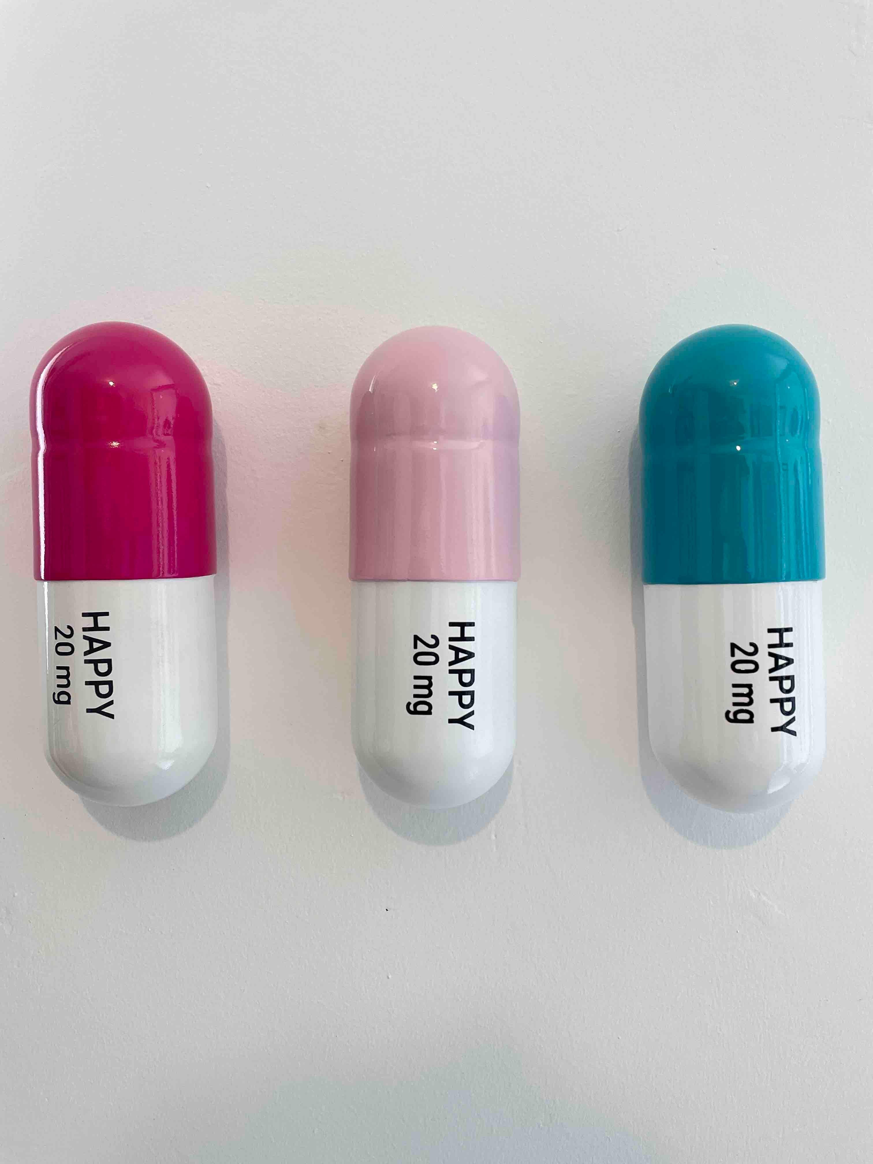 20 MG Happy pill Combo (turquoise, light pink and pink) - figurative sculpture - Sculpture by Tal Nehoray