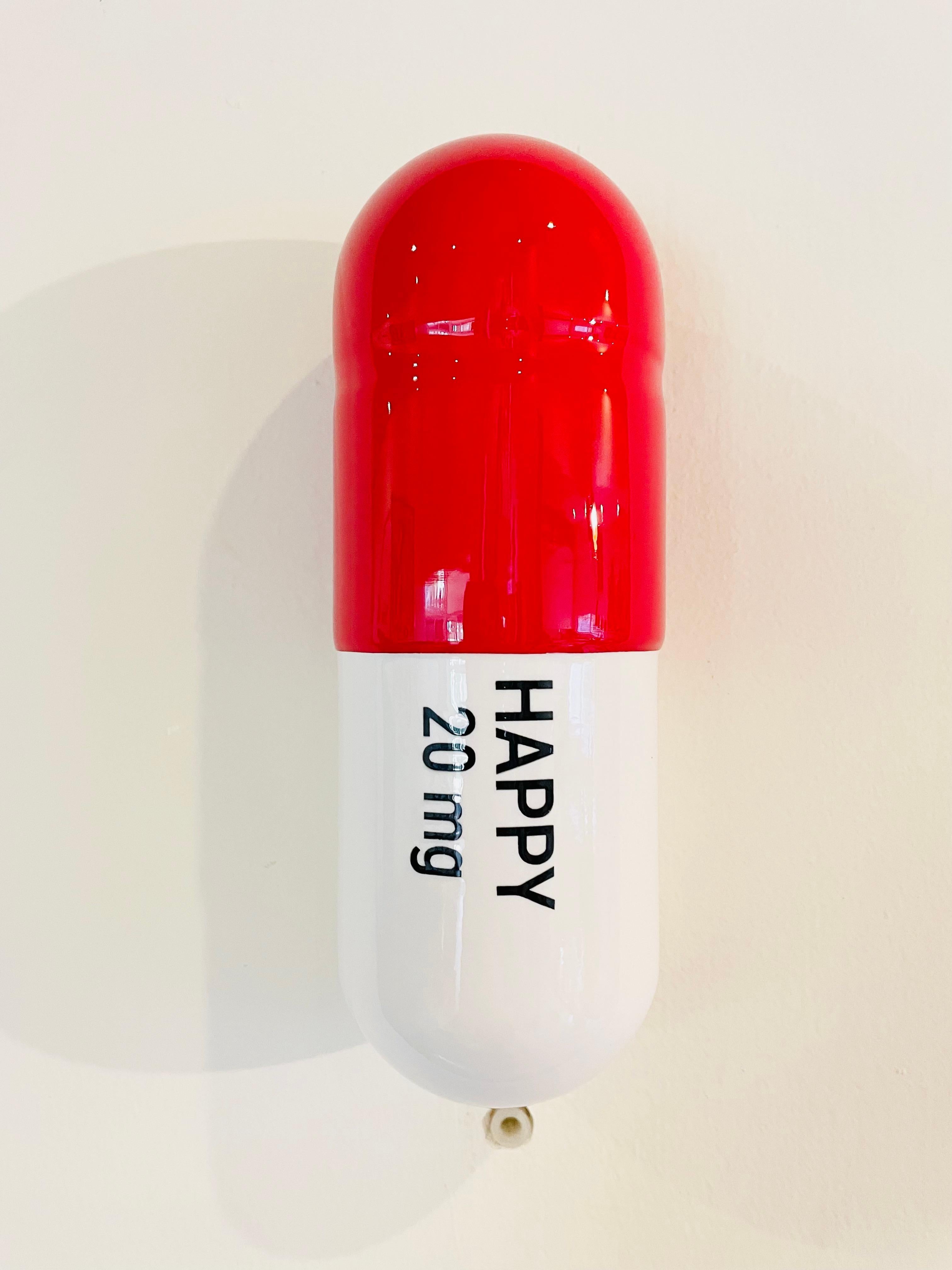Tal Nehoray Figurative Sculpture - 20 ml Happy pill (red and white) - figurative sculpture