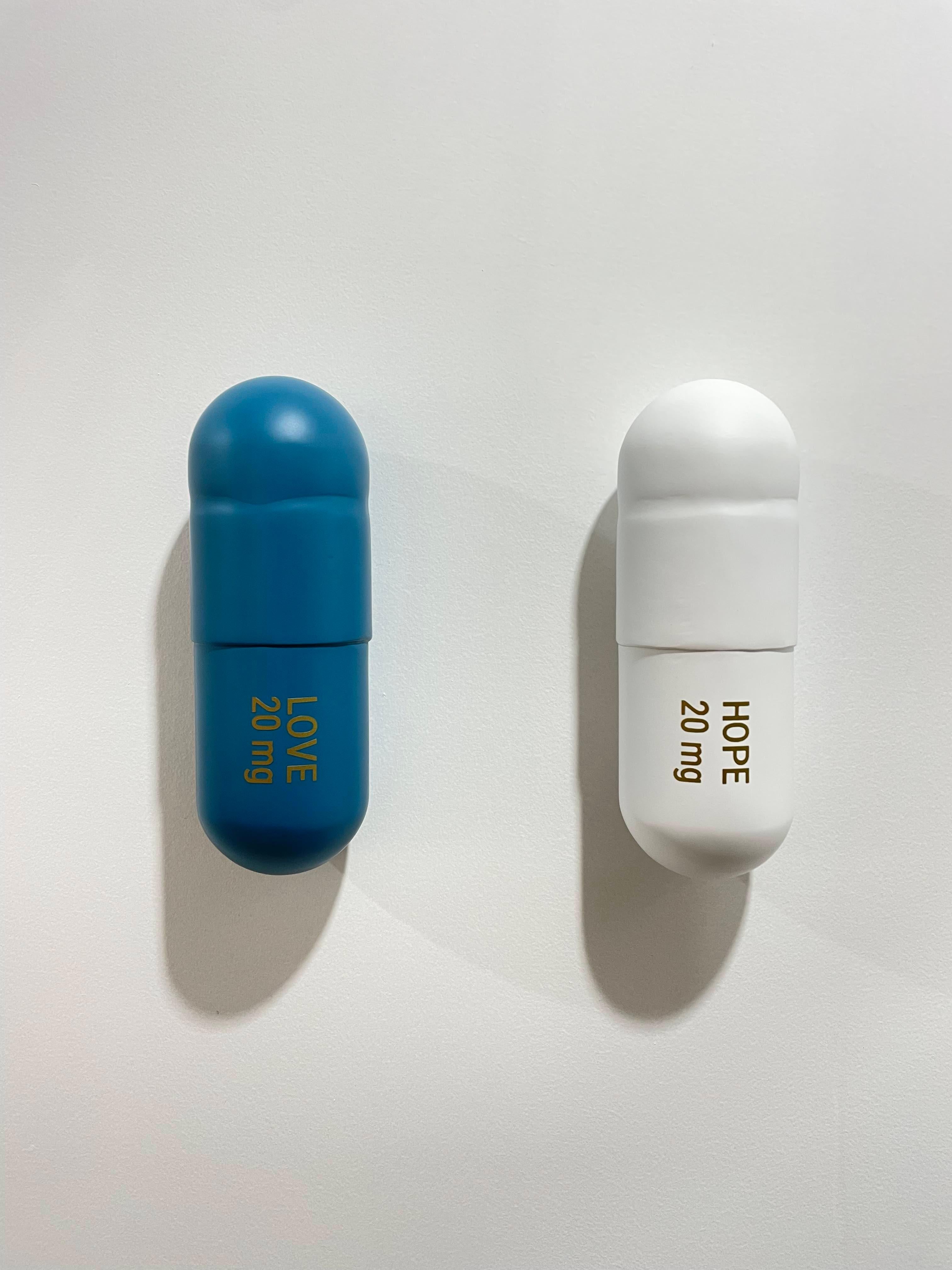 Tal Nehoray Still-Life Sculpture - 20 MG Love Hope matte pill Combo (turquoise, white) - figurative sculpture