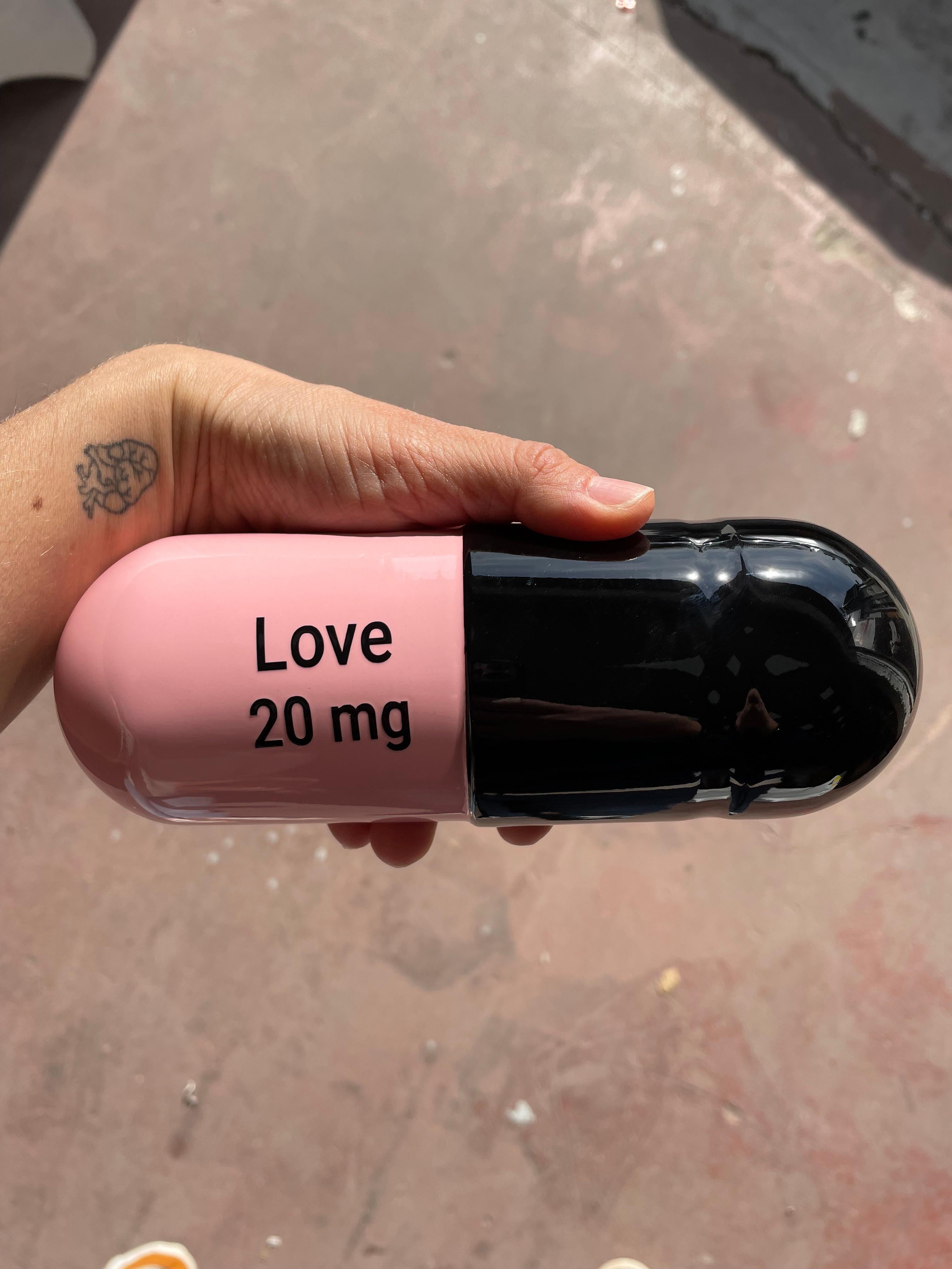 20 ml Love pill (black and pink) - figurative pop sculpture - Pop Art Sculpture by Tal Nehoray
