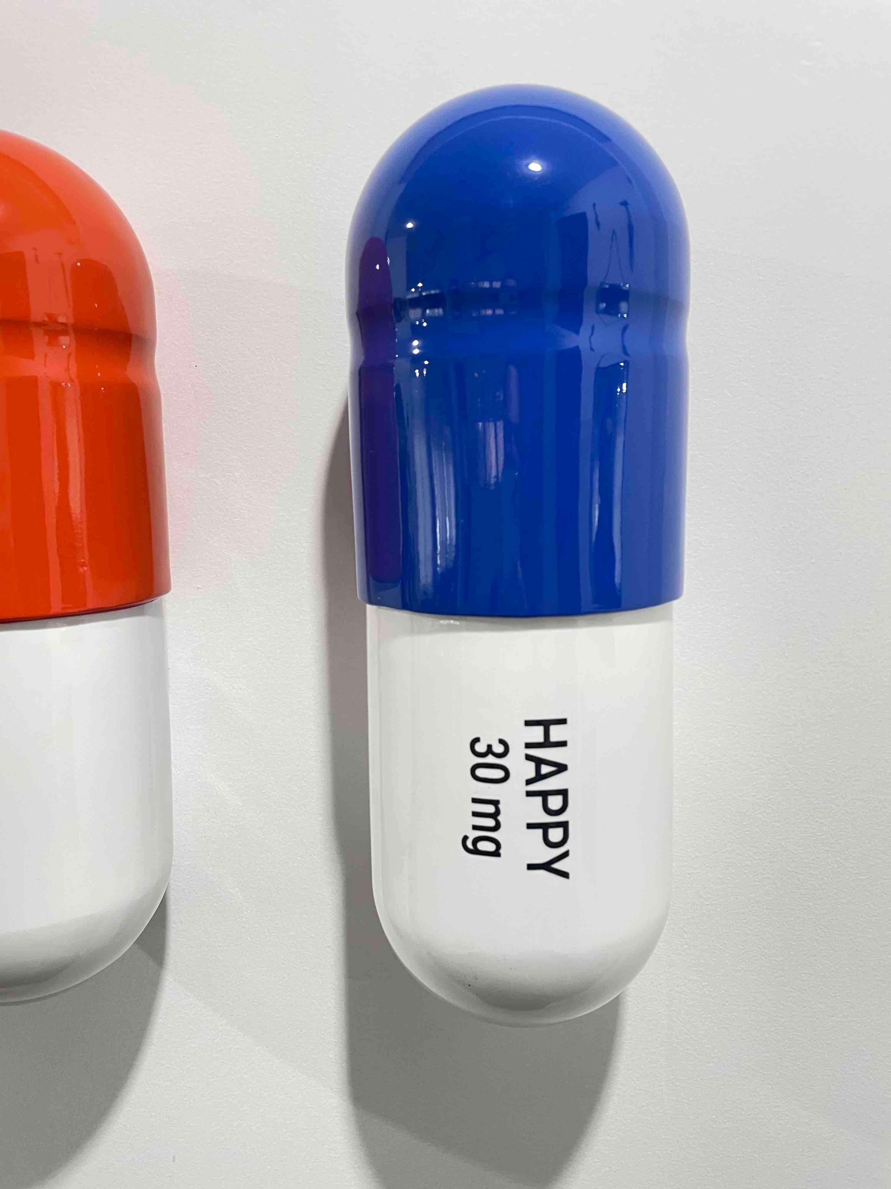 30 MG Happy pill Combo (blue, orange, white) - figurative sculpture For Sale 1