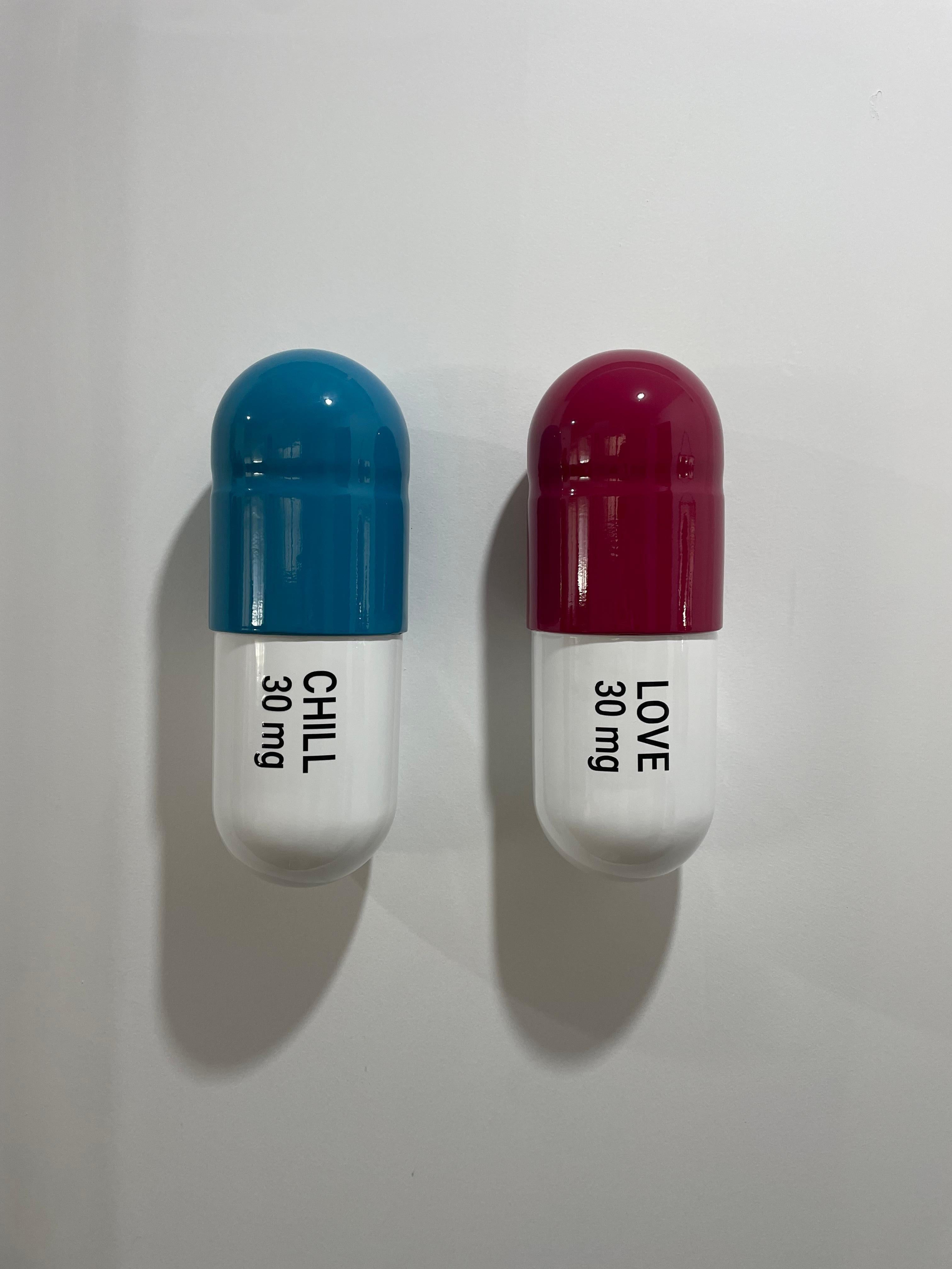 30 MG Love Chill Combo (bleu, rouge, blanc, blanc) - sculpture figurative - Sculpture de Tal Nehoray