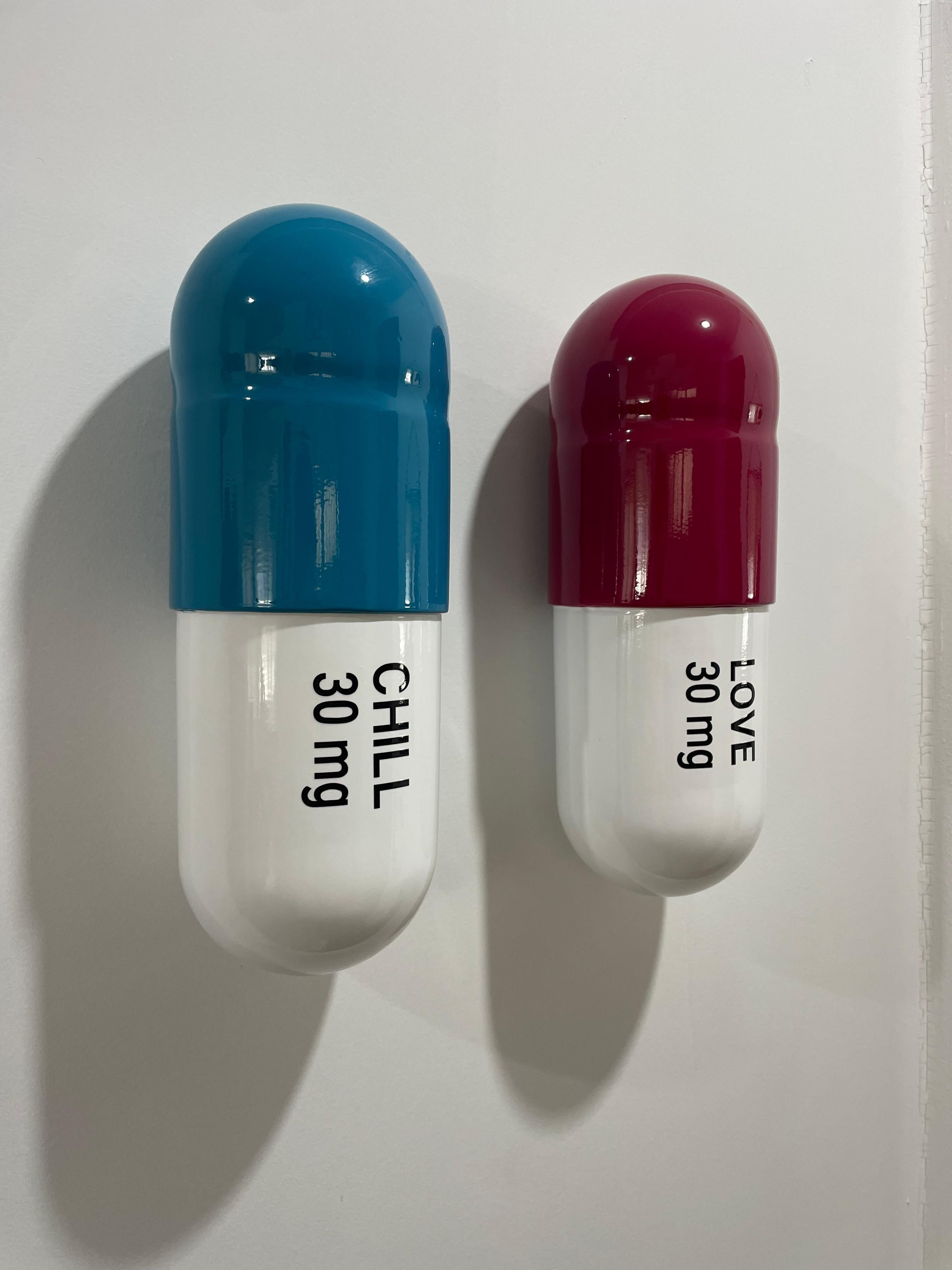 30 MG Love Chill Combo (bleu, rouge, blanc, blanc) - sculpture figurative en vente 1