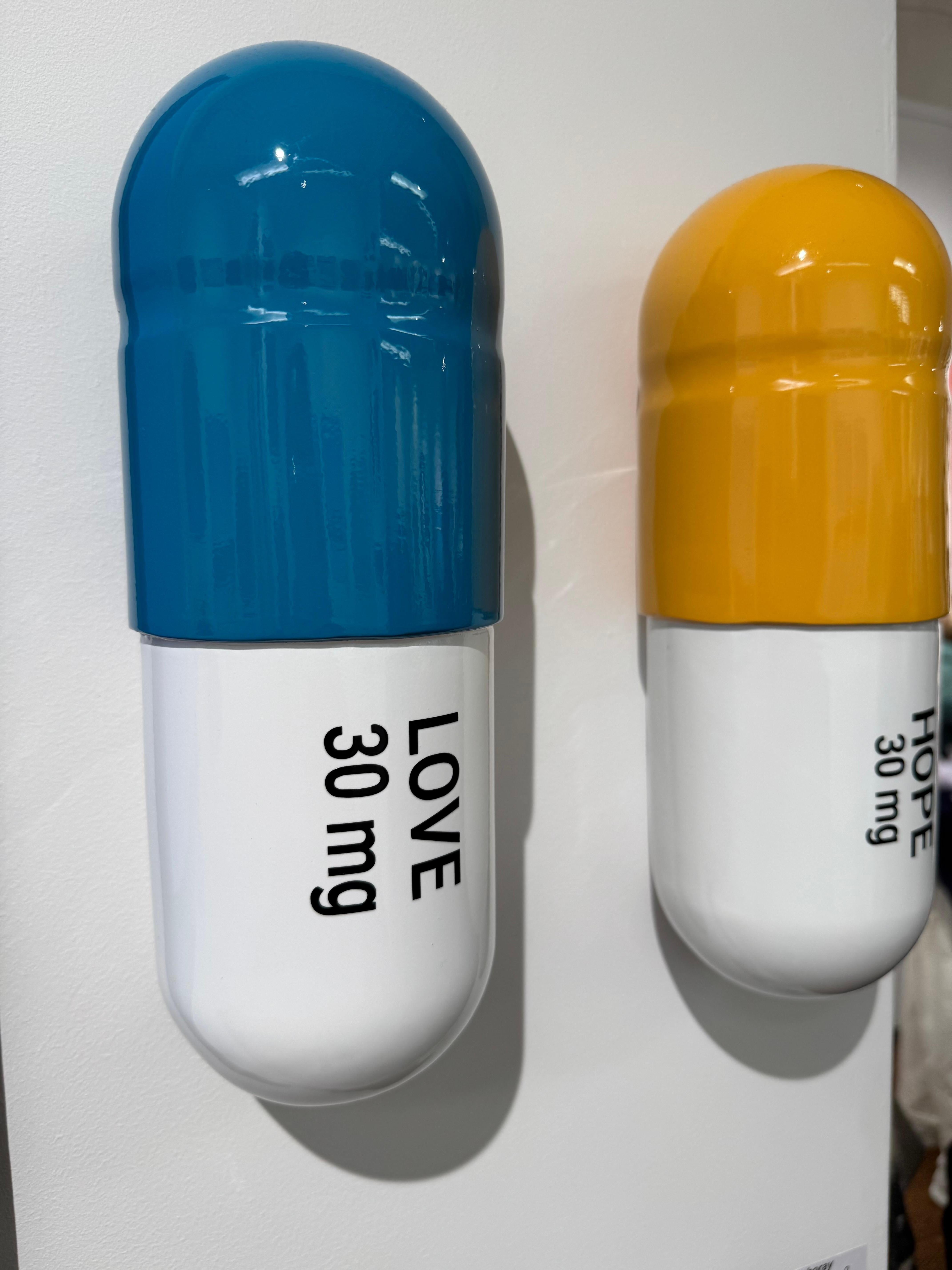 30 MG Love Hope Combo (blu, giallo, bianco) - scultura figurativa in vendita 5