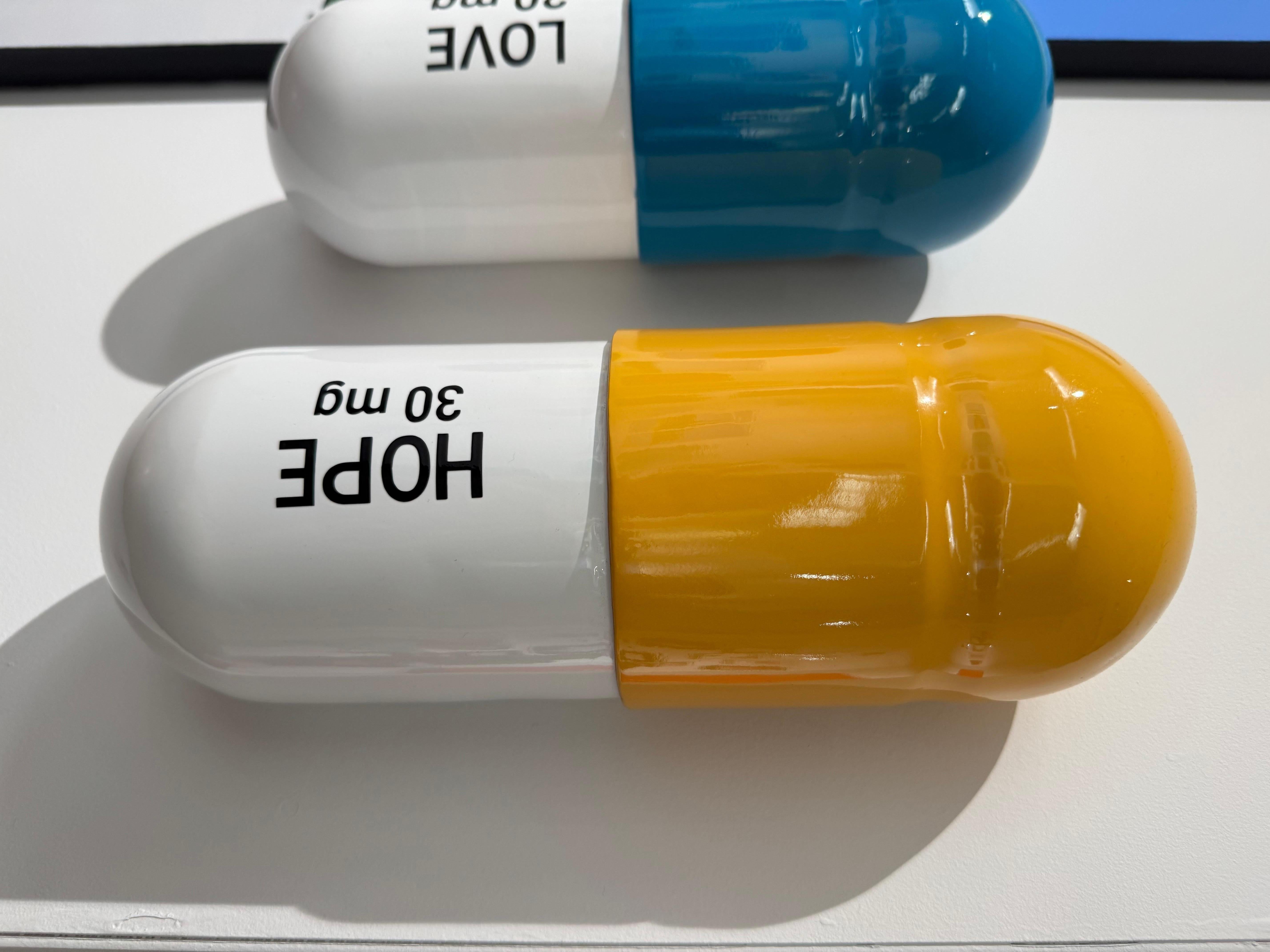 30 MG Love Hope Combo (blu, giallo, bianco) - scultura figurativa in vendita 6