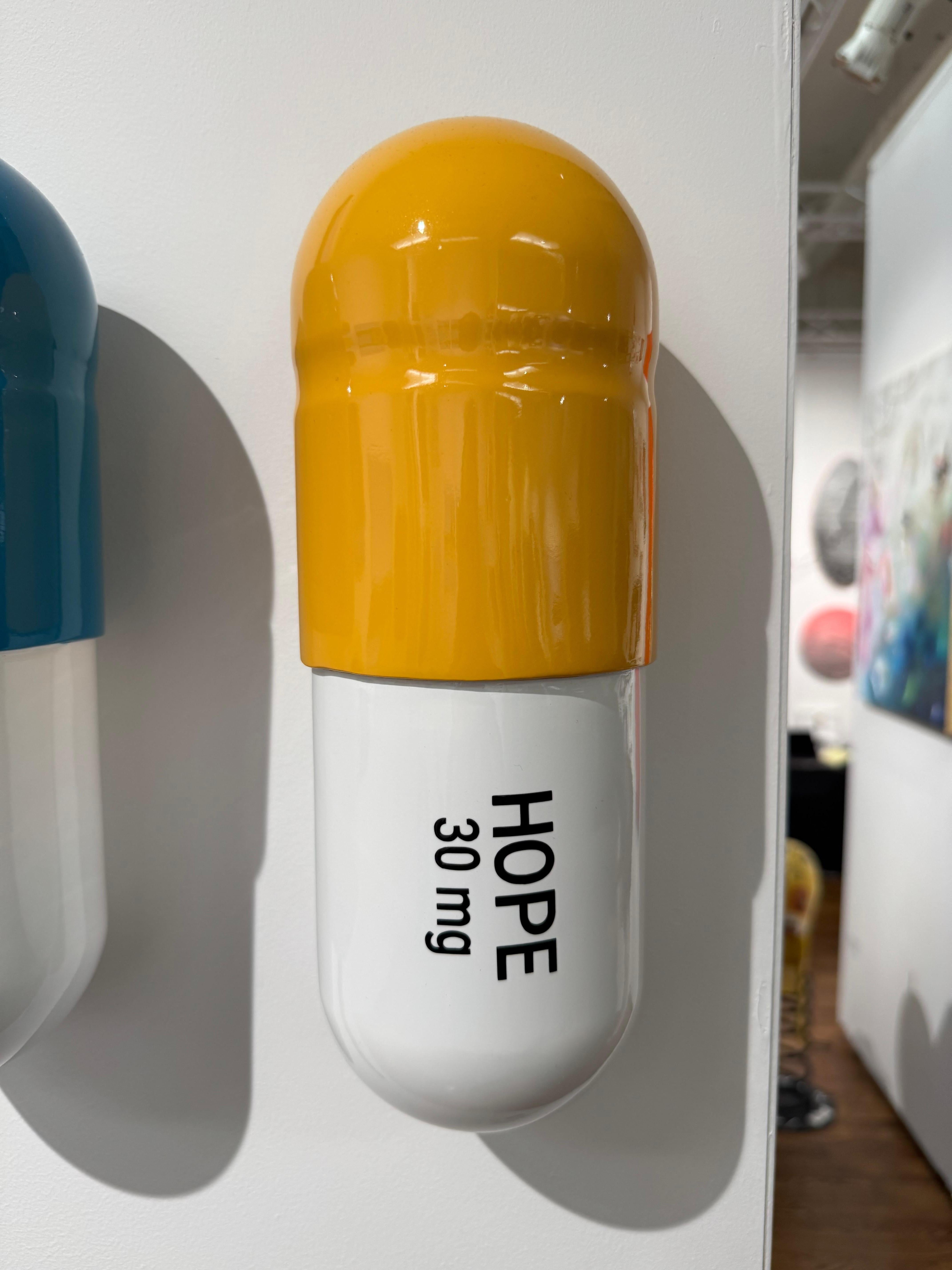 30 MG Love Hope Combo (blu, giallo, bianco) - scultura figurativa in vendita 3