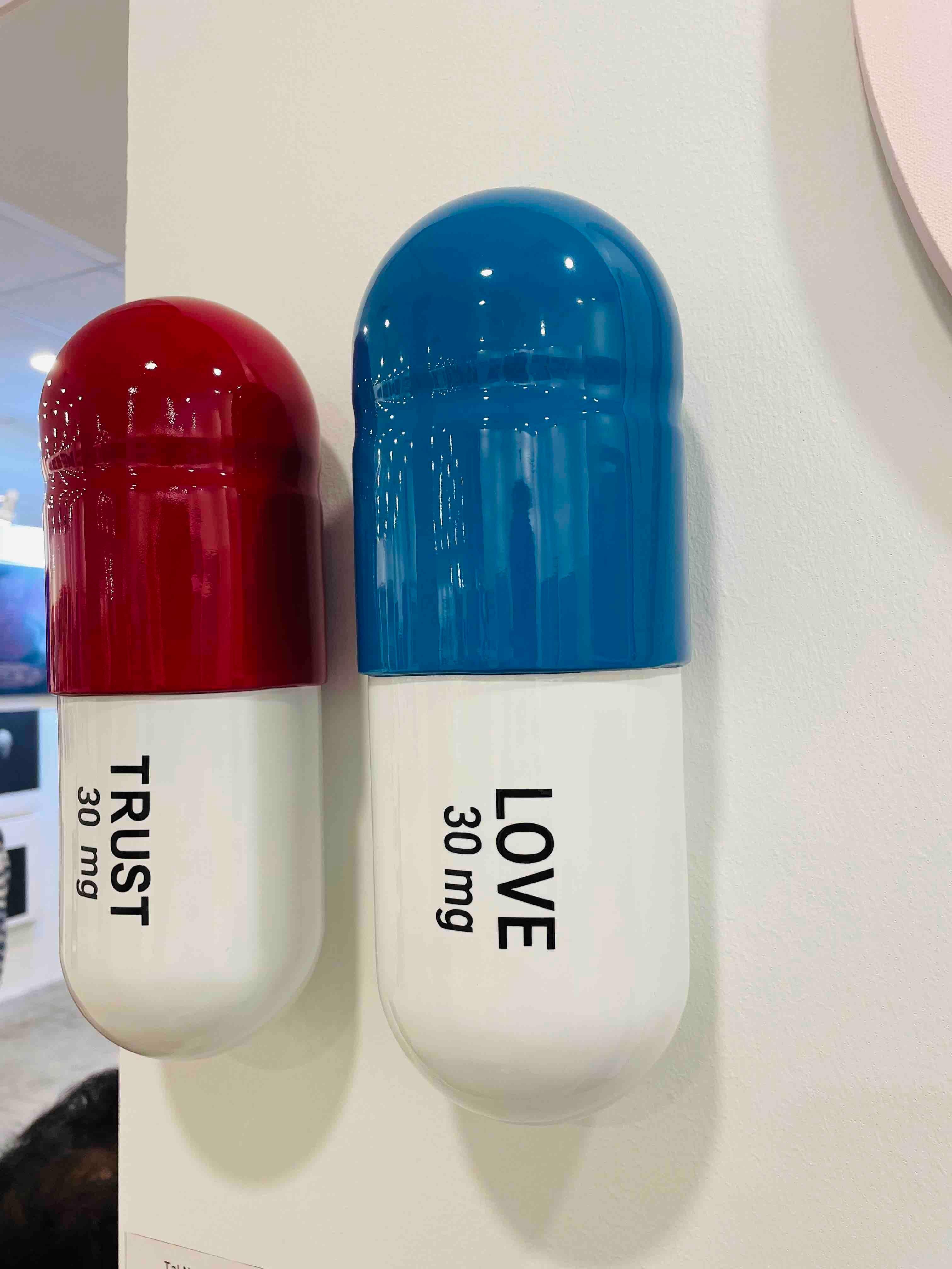 30 MG Love Trust pill Combo (blue, red, white) - figurative sculpture - Sculpture by Tal Nehoray
