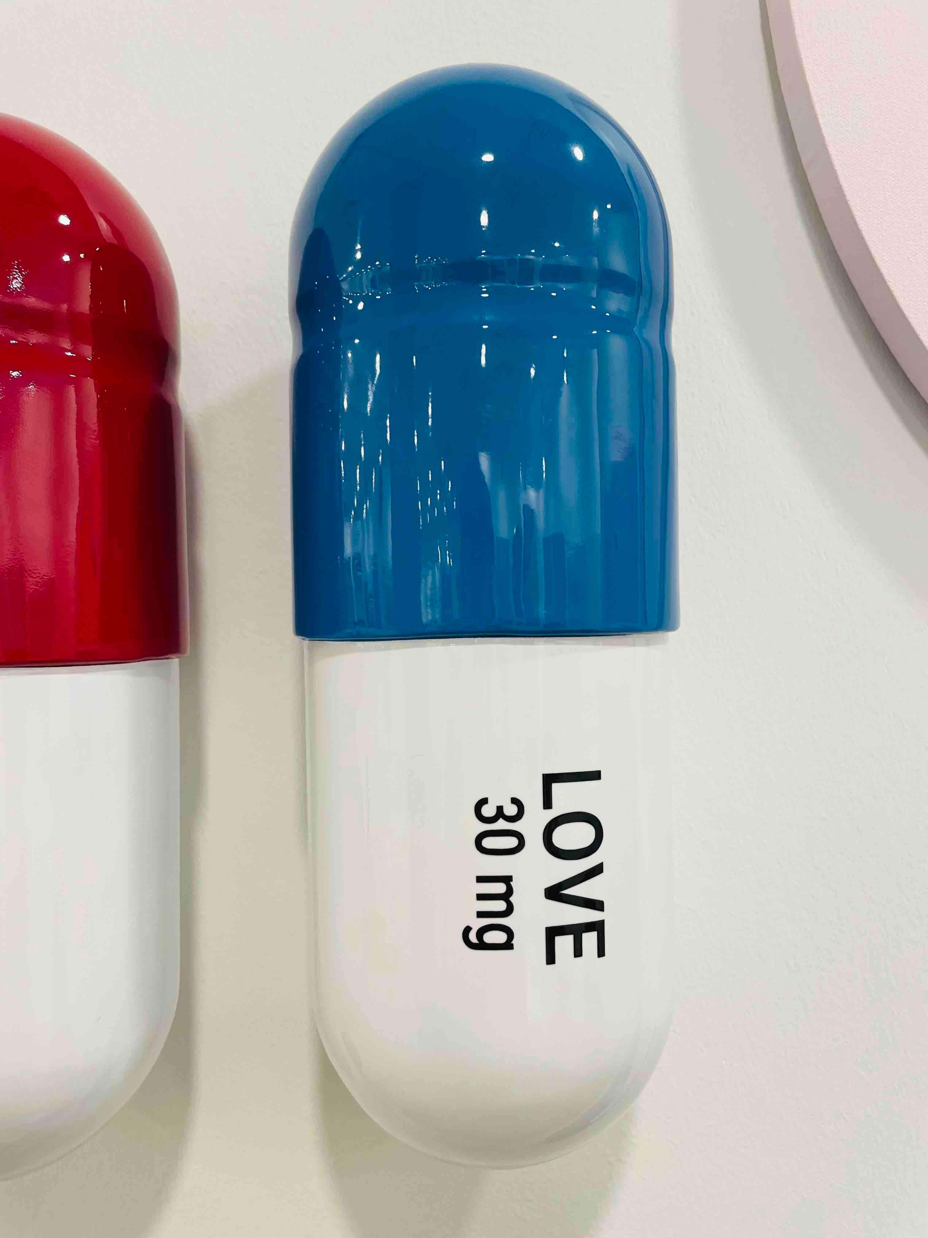 30 MG Love Trust pill Combo (blue, red, white) - figurative sculpture - Pop Art Sculpture by Tal Nehoray
