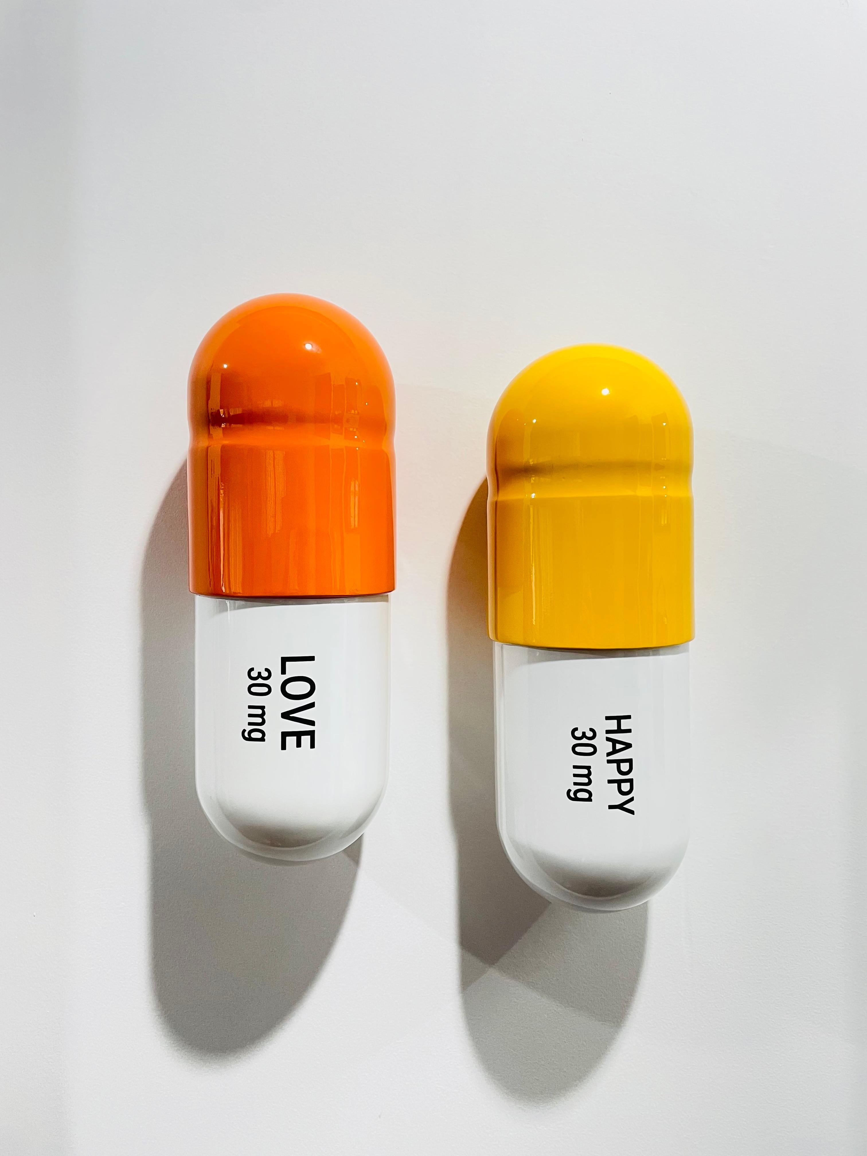 30 ML Love Happy pill Combo (gelb, orange, weiß) – figurative Skulptur – Sculpture von Tal Nehoray
