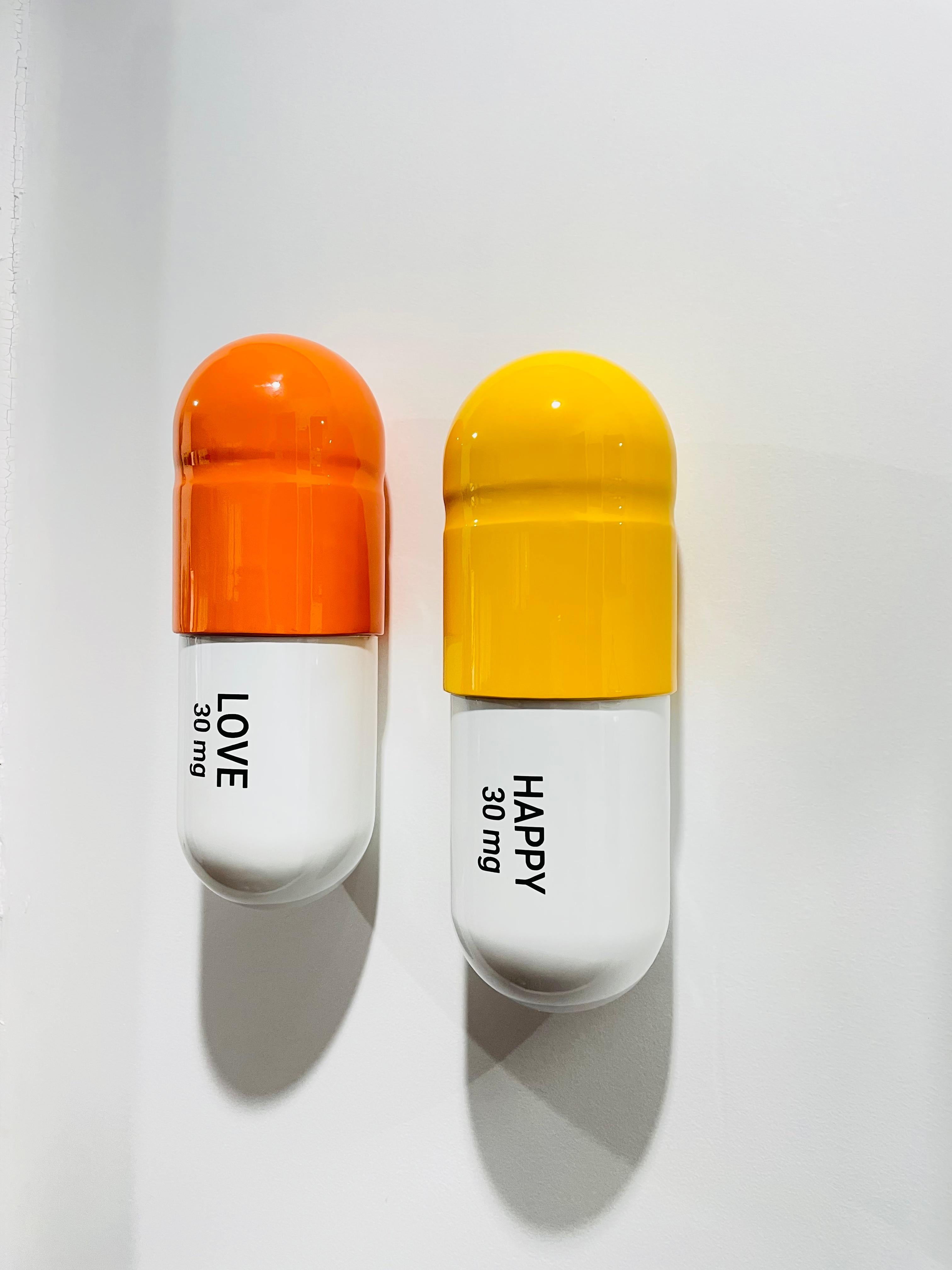 30 ML Love Happy pill Combo (gelb, orange, weiß) – figurative Skulptur (Pop-Art), Sculpture, von Tal Nehoray