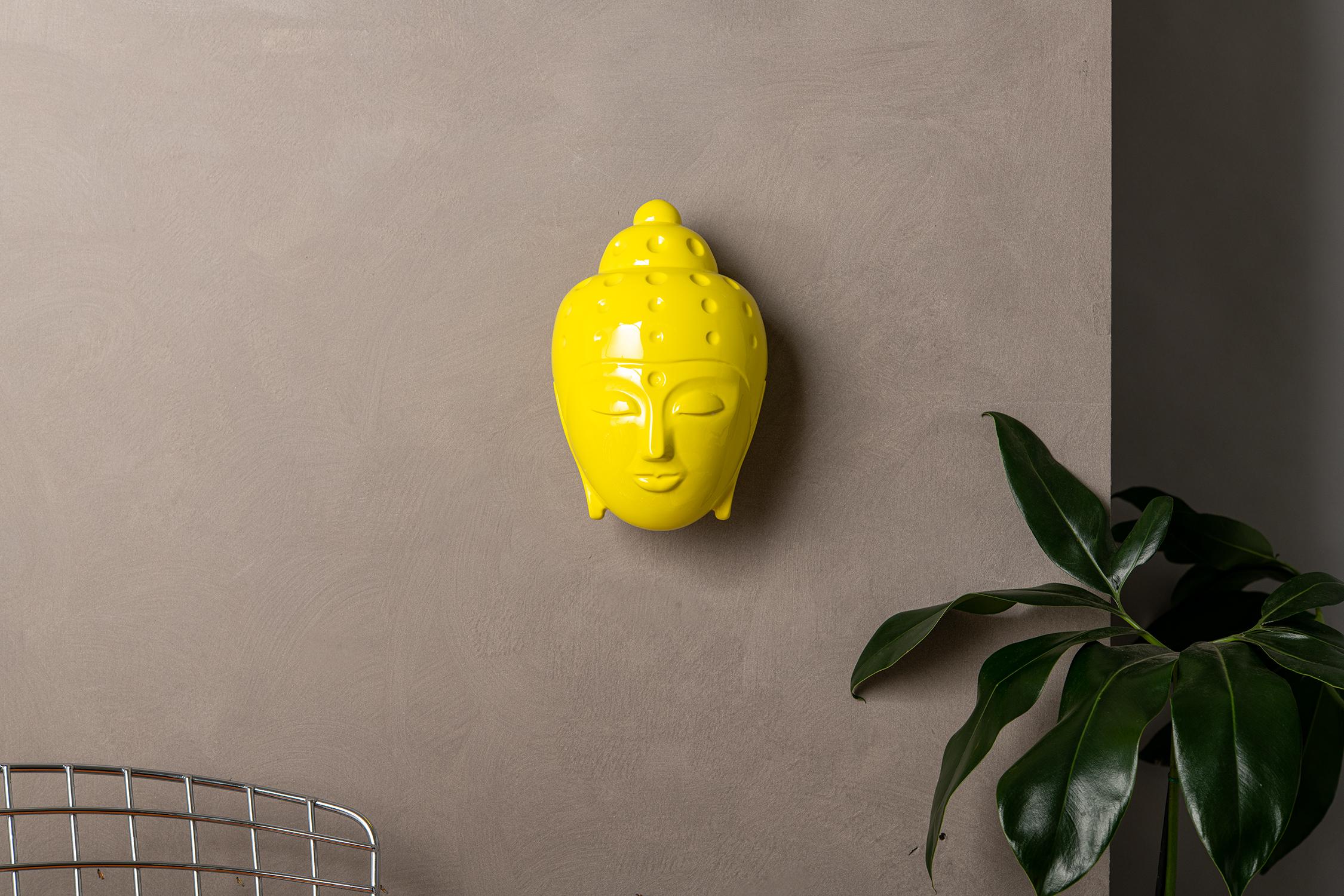 Sculpture contemporaine de tête de bouddha bouddhiste - peinte en peinture de voiture jaune en vente 2