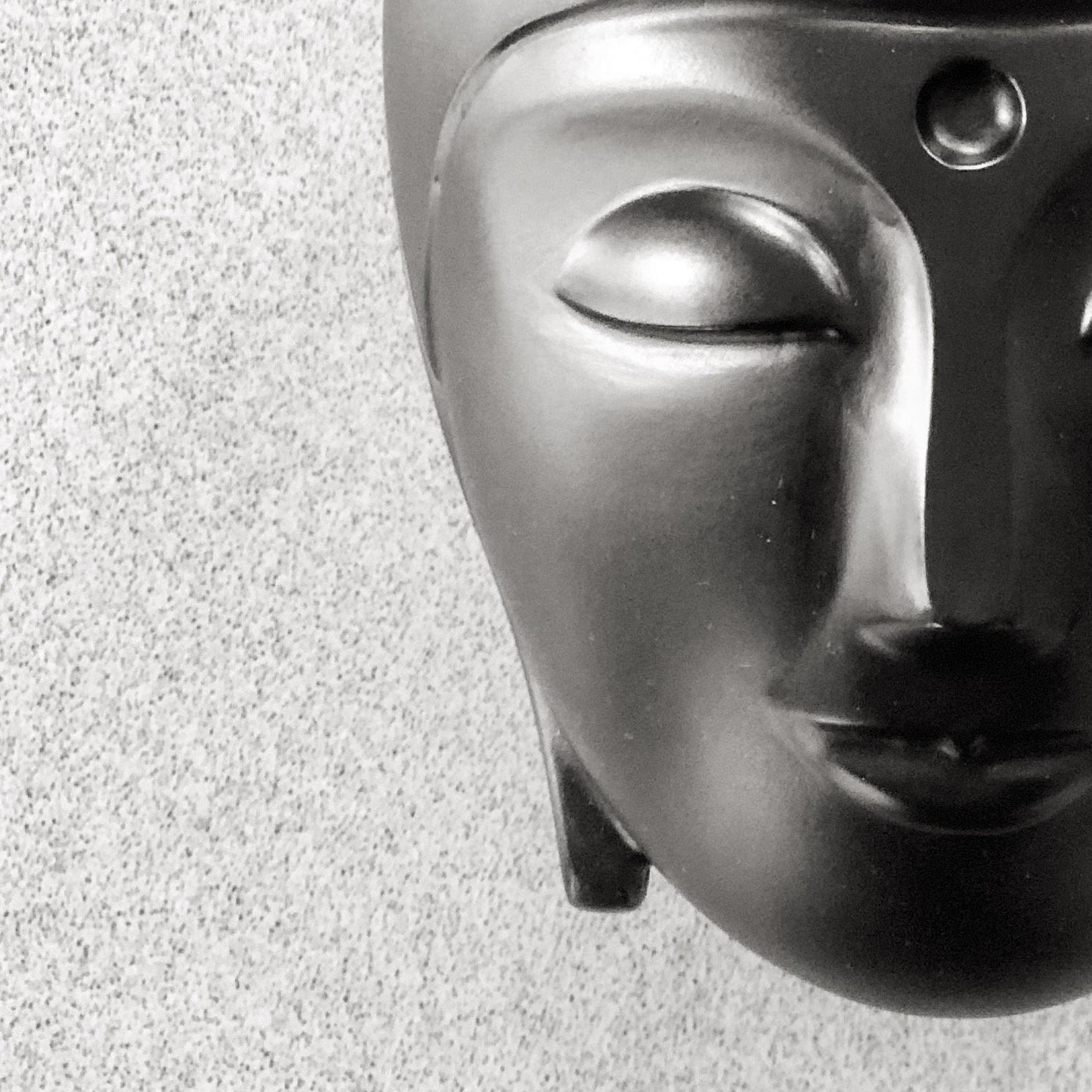 Estatua flotante con cabeza de Buda - Negra en venta 7