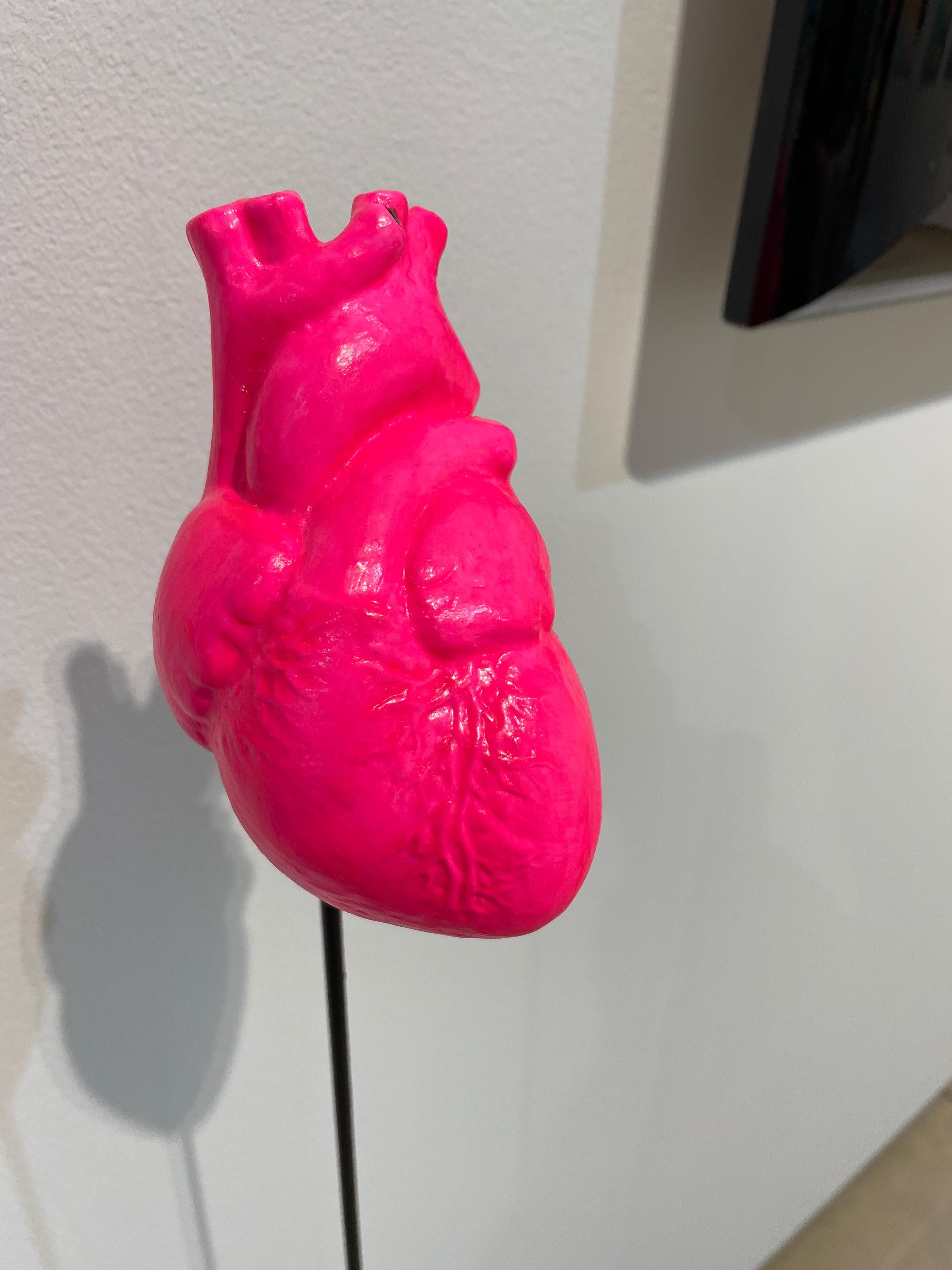 My trembling heart (pink) - figurative sculpture - Sculpture by Tal Nehoray