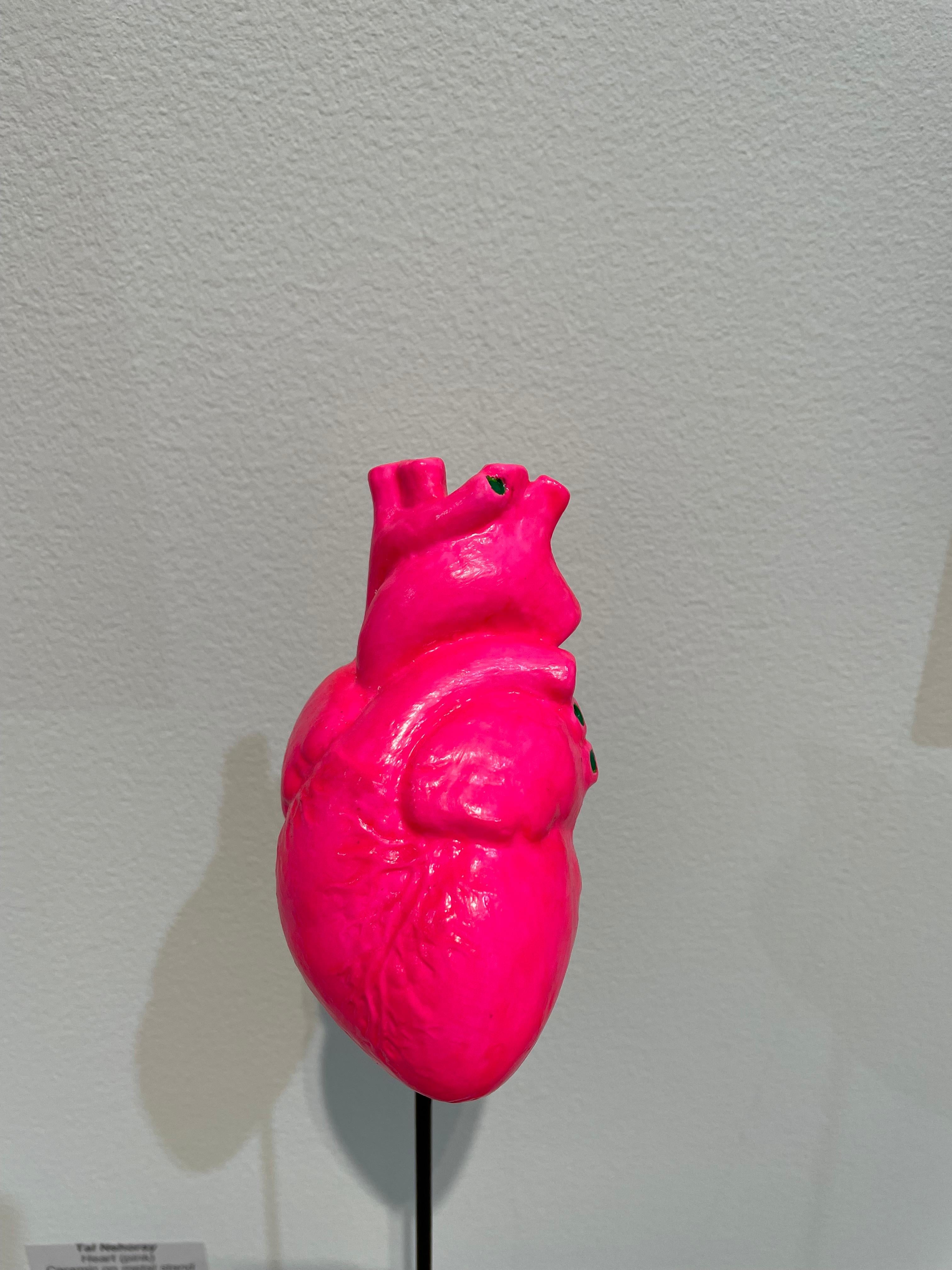 Tal Nehoray Figurative Sculpture - My trembling heart (pink) - figurative sculpture