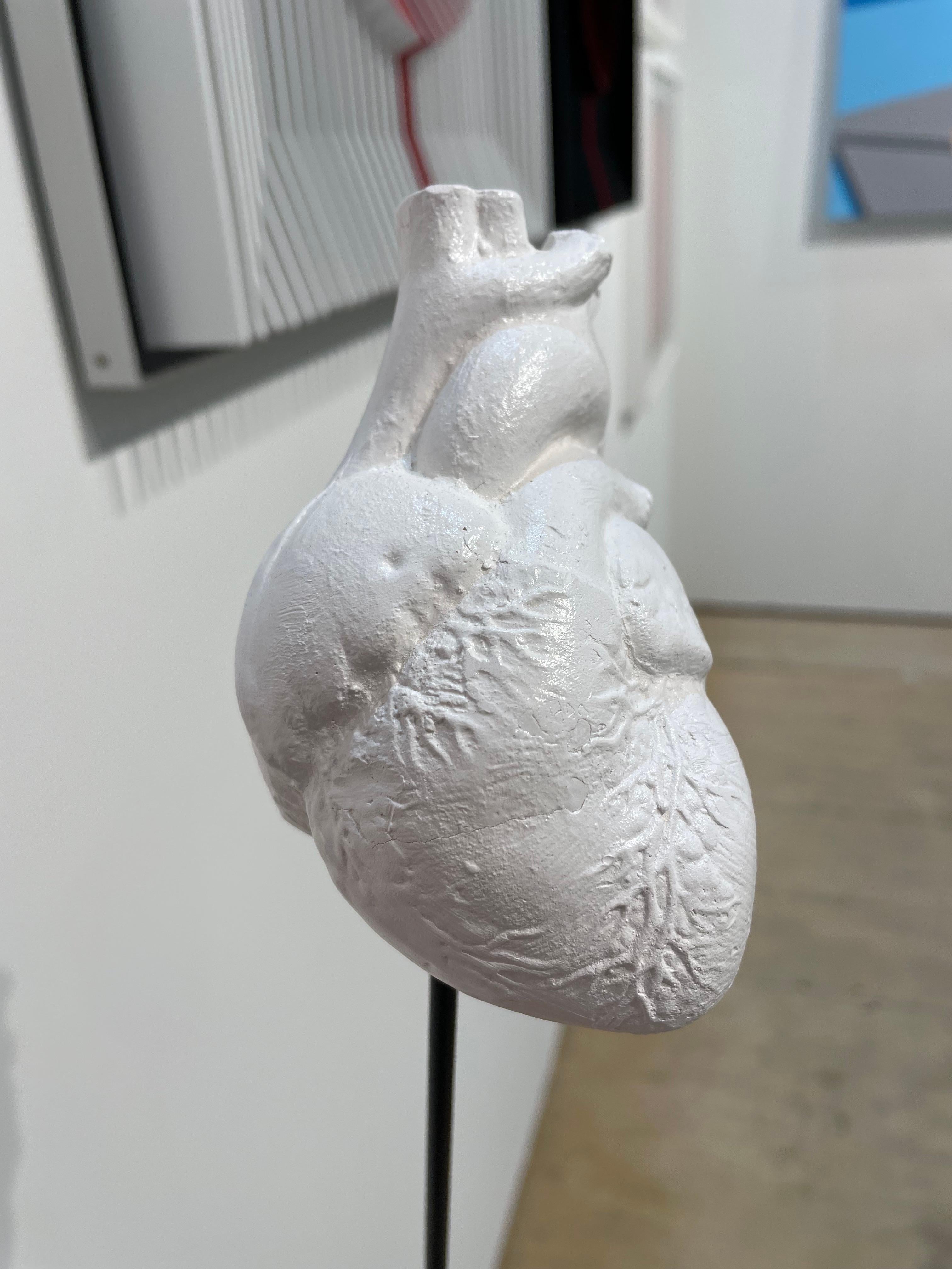My trembling heart (white) - figurative sculpture - Gray Figurative Sculpture by Tal Nehoray