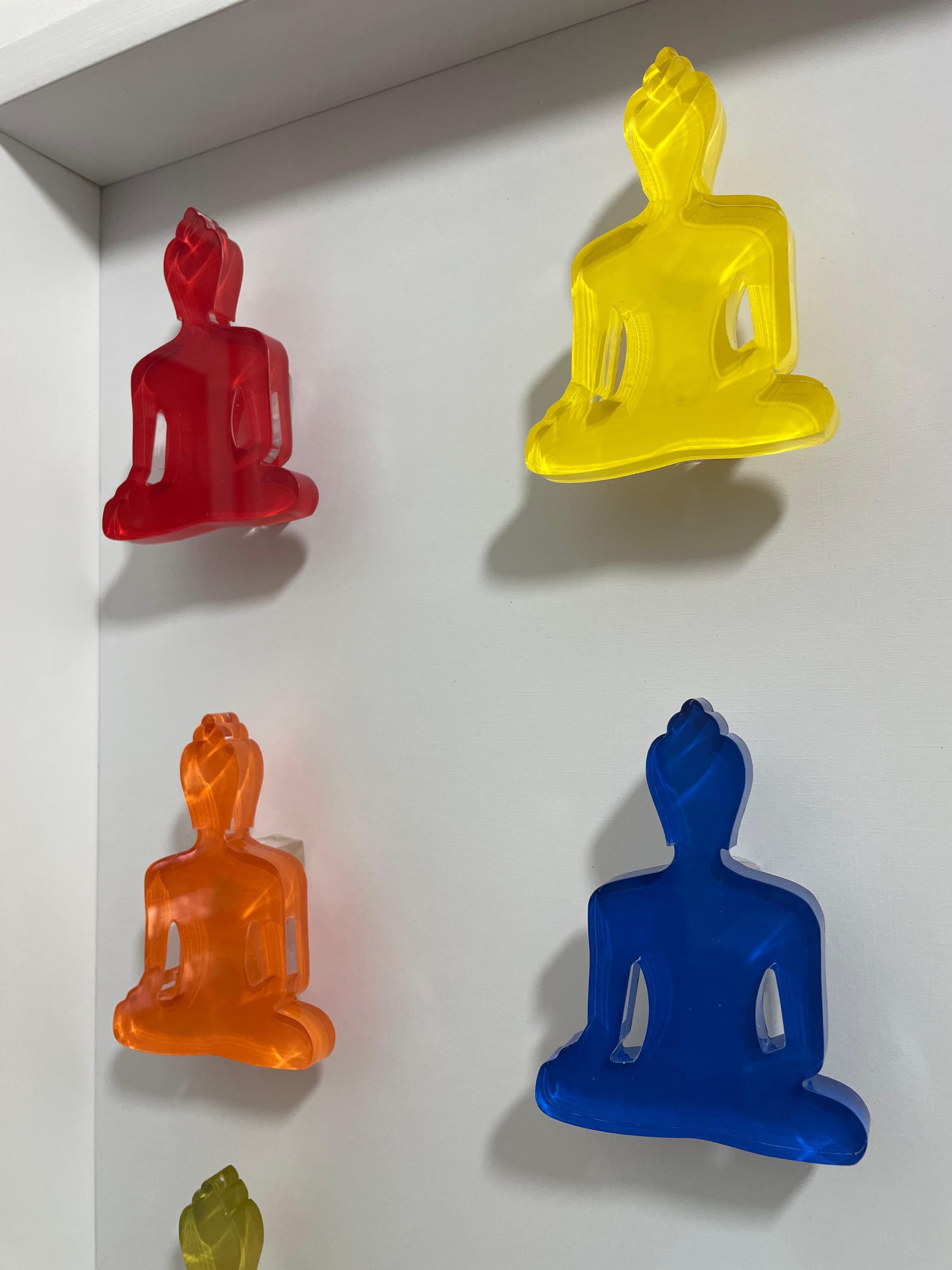 Nine Forever - esculturas de Buda arte mural - arte pop - Figurative Sculpture Gris de Tal Nehoray