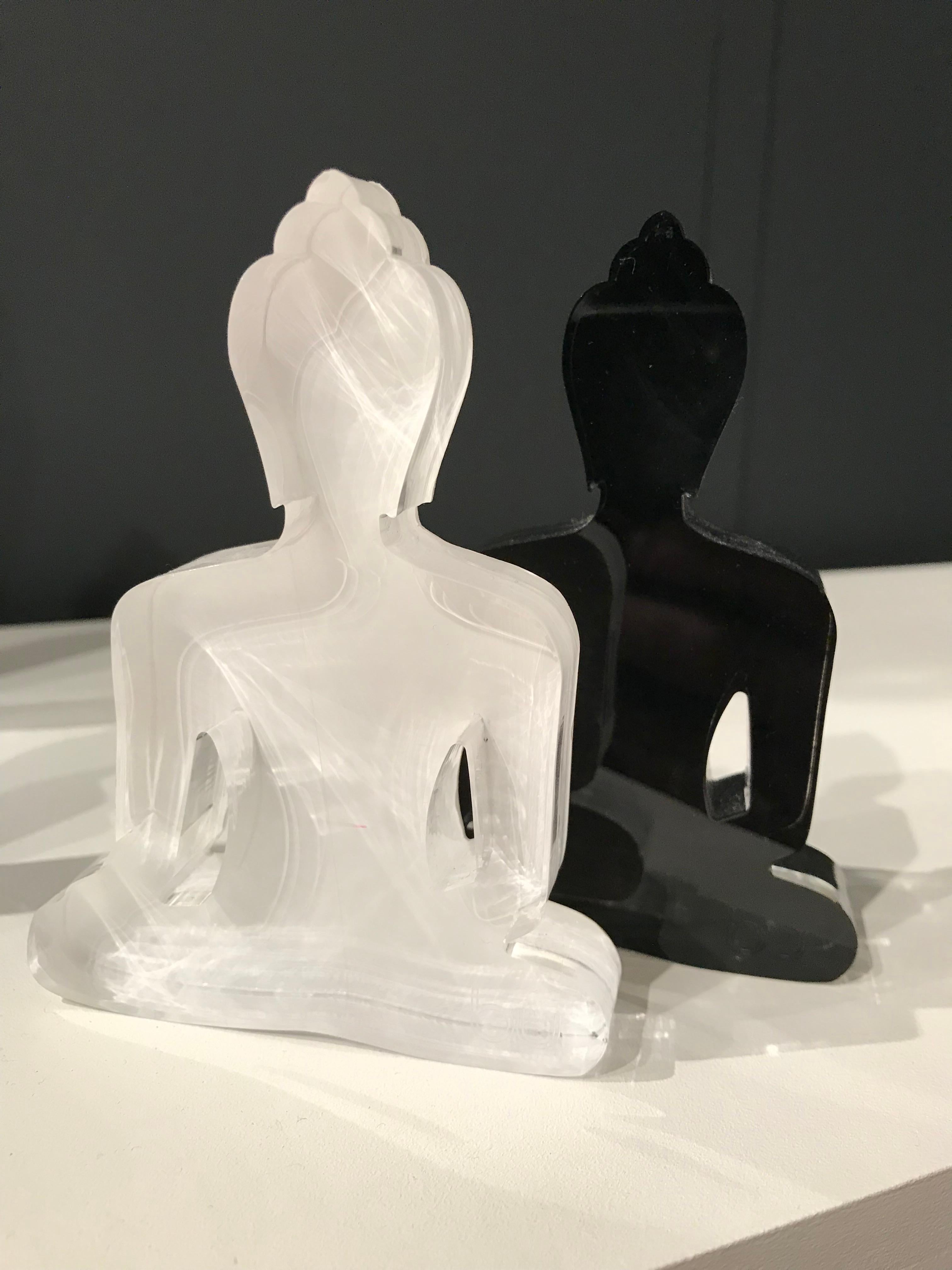 The Buddha Duo (Black and White) – Sculpture von Tal Nehoray
