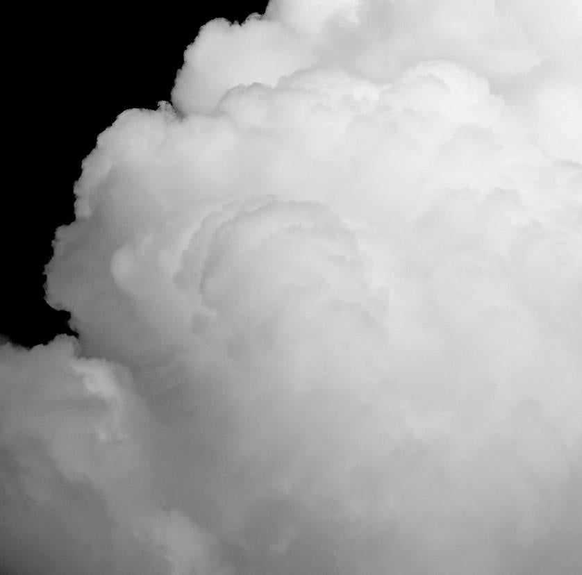 „Black Clouds II“ (2024) von Tal Paz-Fridman, limitierter Fotodruck, 36 x 24 Zoll im Angebot 2