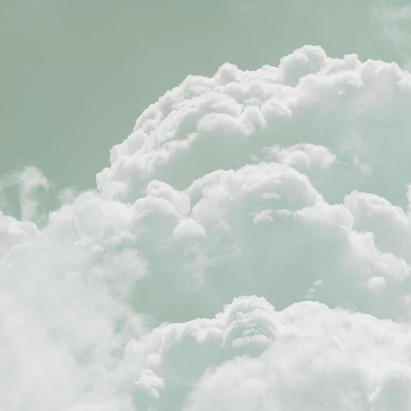 „Clouds #7“ (2024) von Tal Paz-Fridman, limitierter Fotodruck, 18 x 12 Zoll im Angebot 1