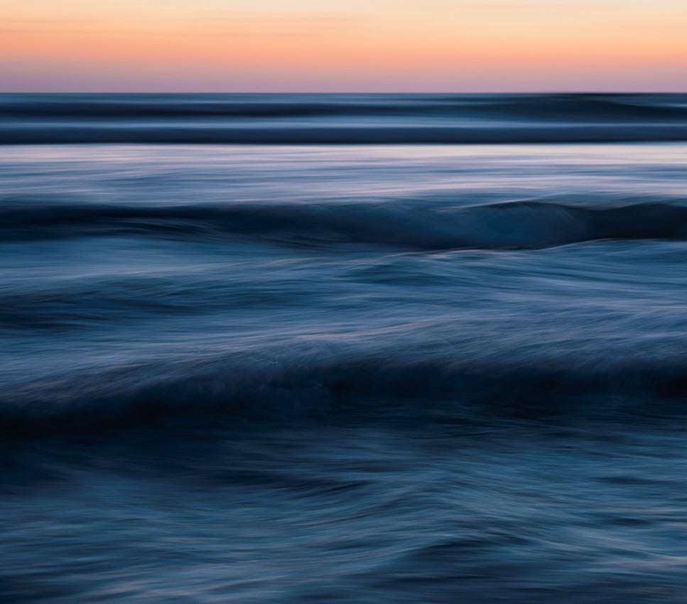 „The Uniqueness of Waves XXXV“ (2024) von Tal Paz-Fridman, Druck, 30 x 20 in im Angebot 1