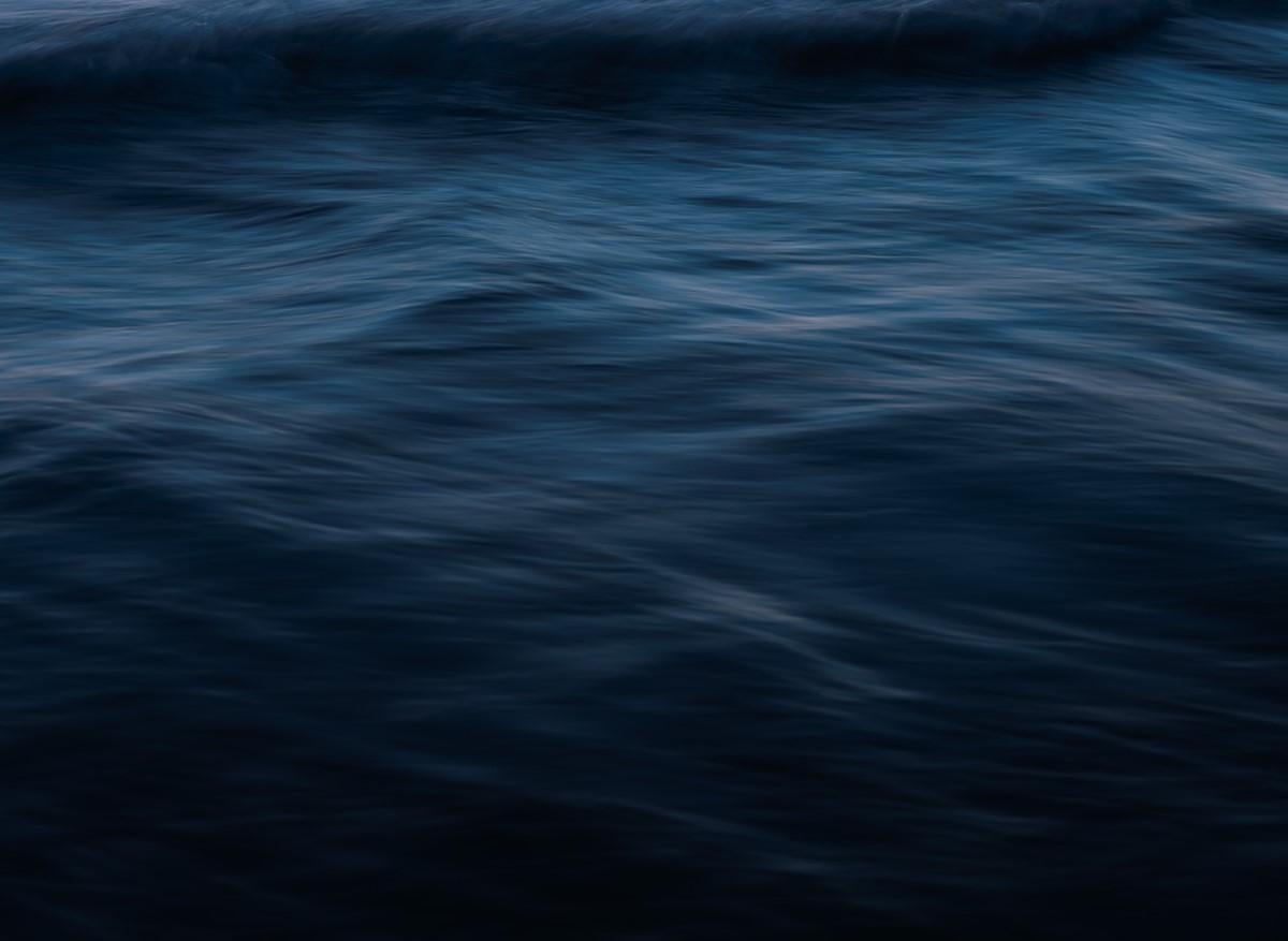„The Uniqueness of Waves XXXV“ (2024) von Tal Paz-Fridman, Druck, 30 x 20 in im Angebot 2