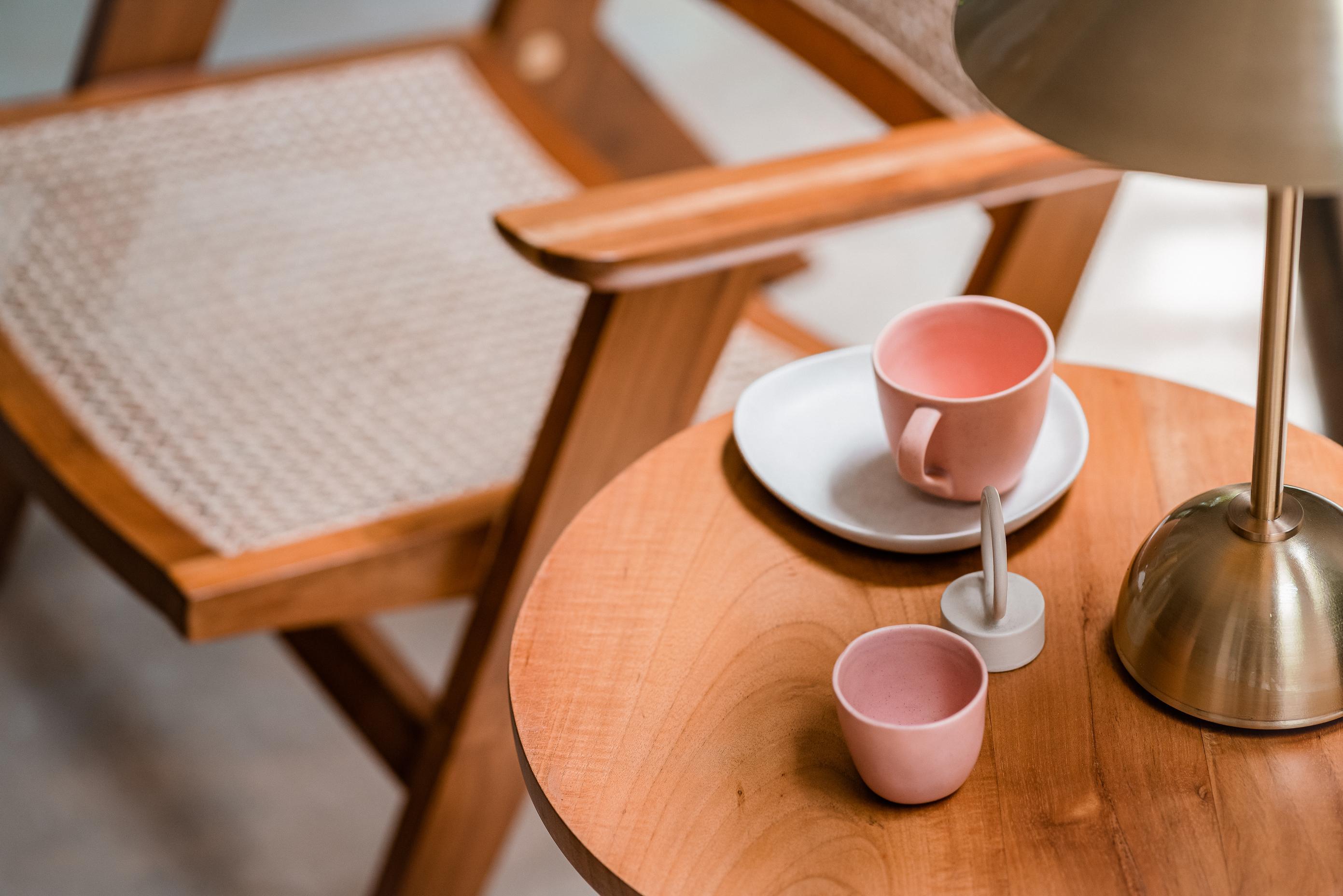 XXI secolo e contemporaneo Poltrona Talalla - design moderno di metà secolo, teak massiccio e rattan in vendita