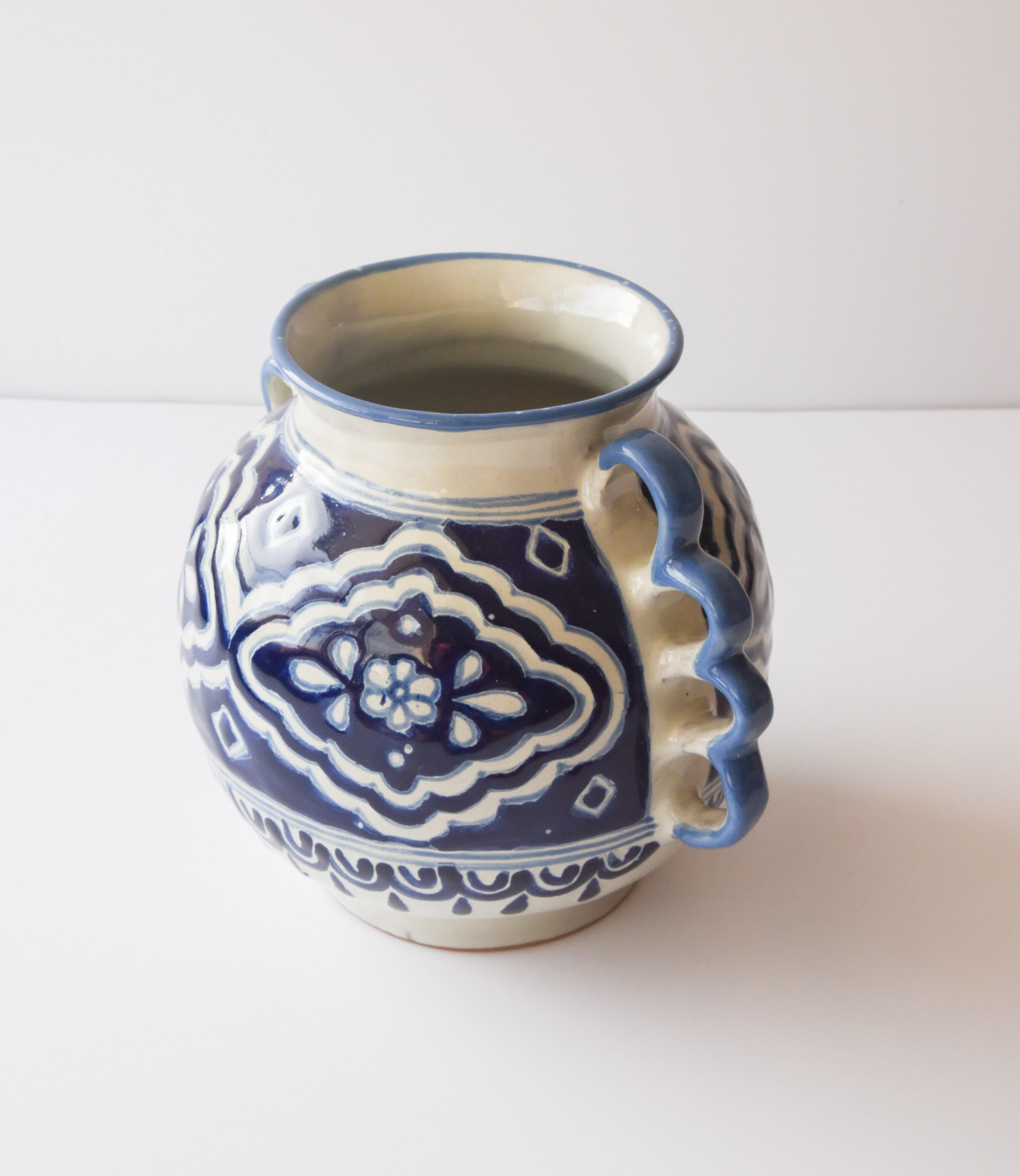 The Talavera is not just a simple painted ceramic: its exquisite decoration is the product of a delicate process of alchemy that translates into fine enamels.

In Puebla, Mexico few people still produce using Talavera with the ancestral