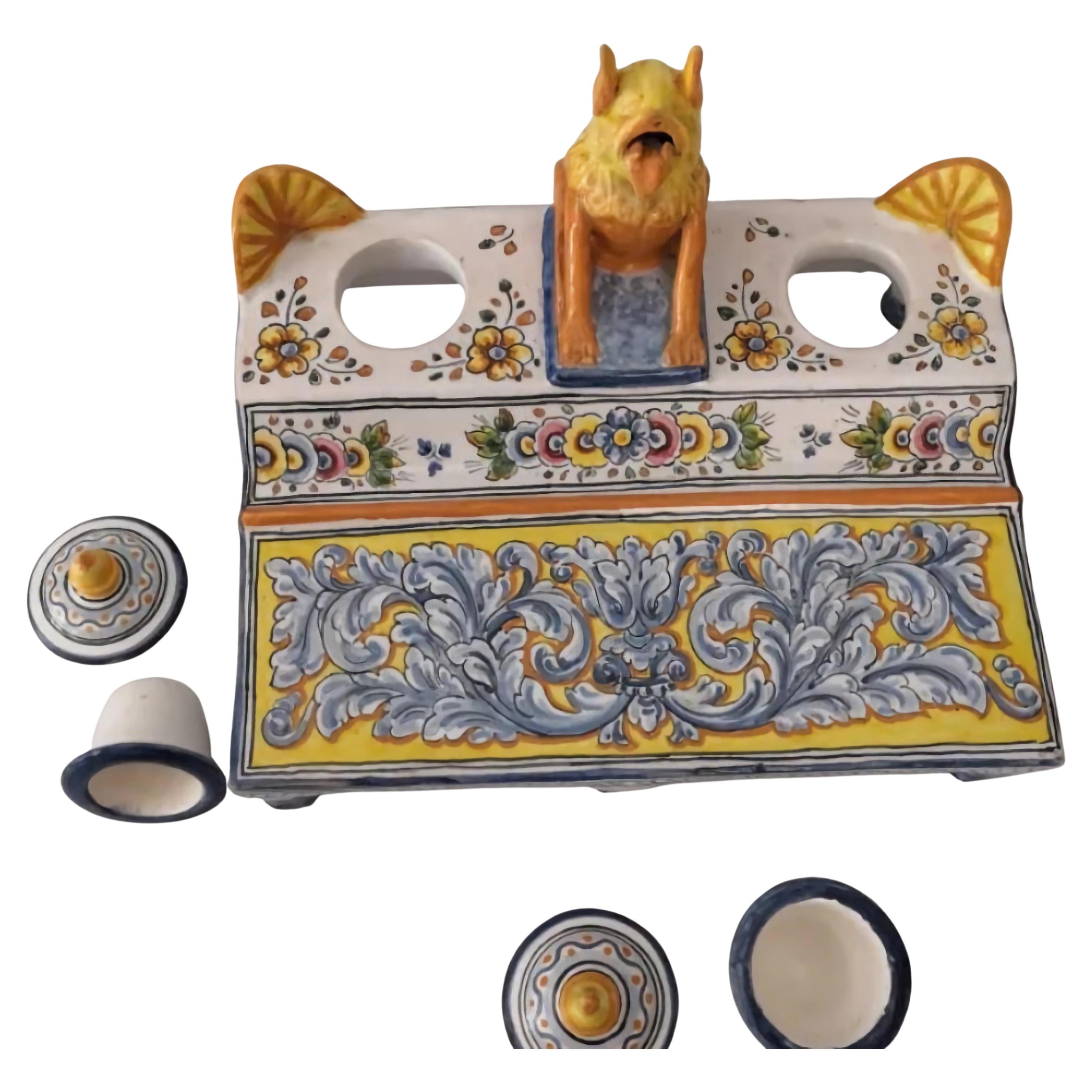 Talavera Desk Set with Zoomorphic Figure, Spain c. 1950 (Mitte des 20. Jahrhunderts) im Angebot