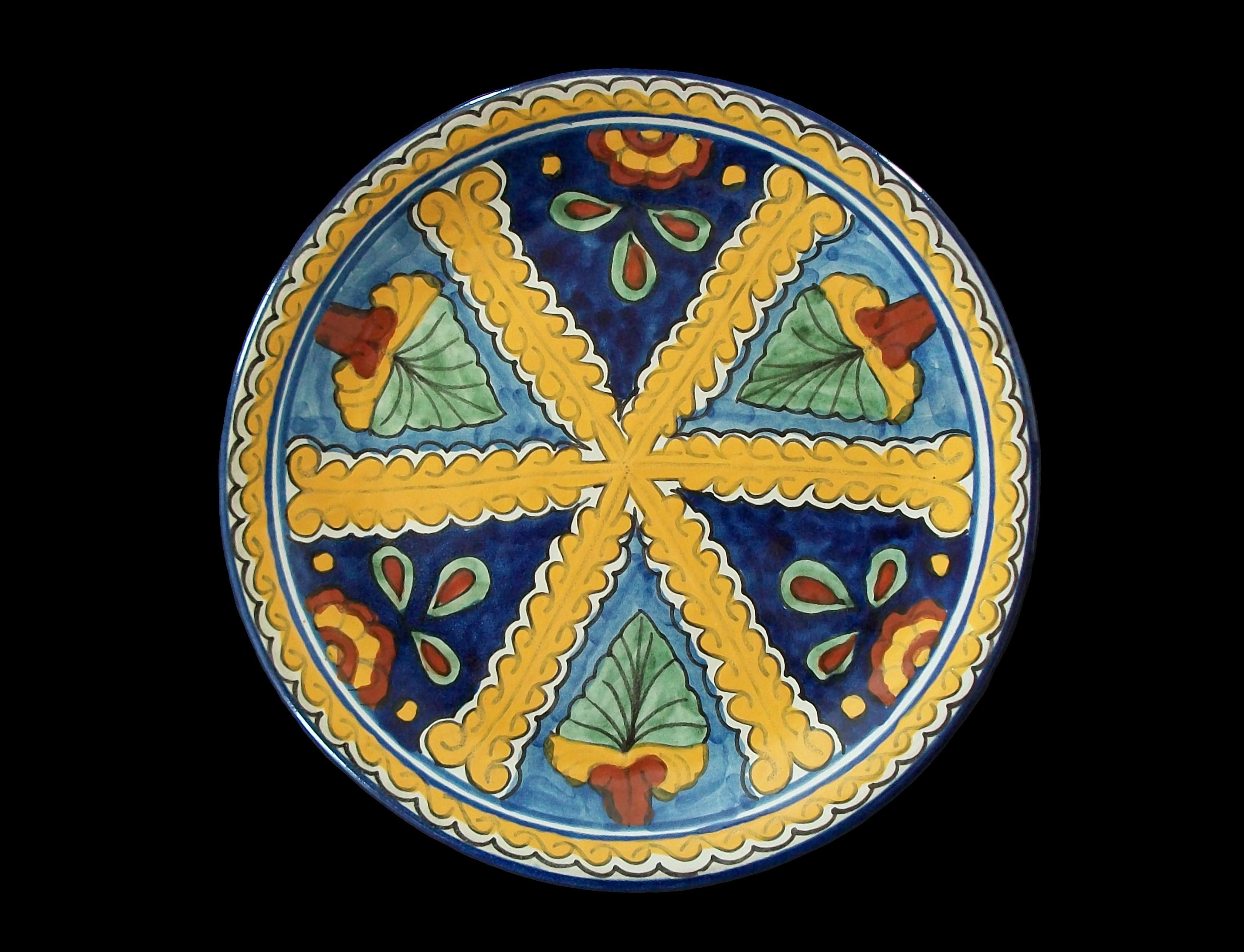 Terre cuite Chargeur en poterie d'art populaire Talavera - peint à la main - Mexique - Circa 1980's en vente