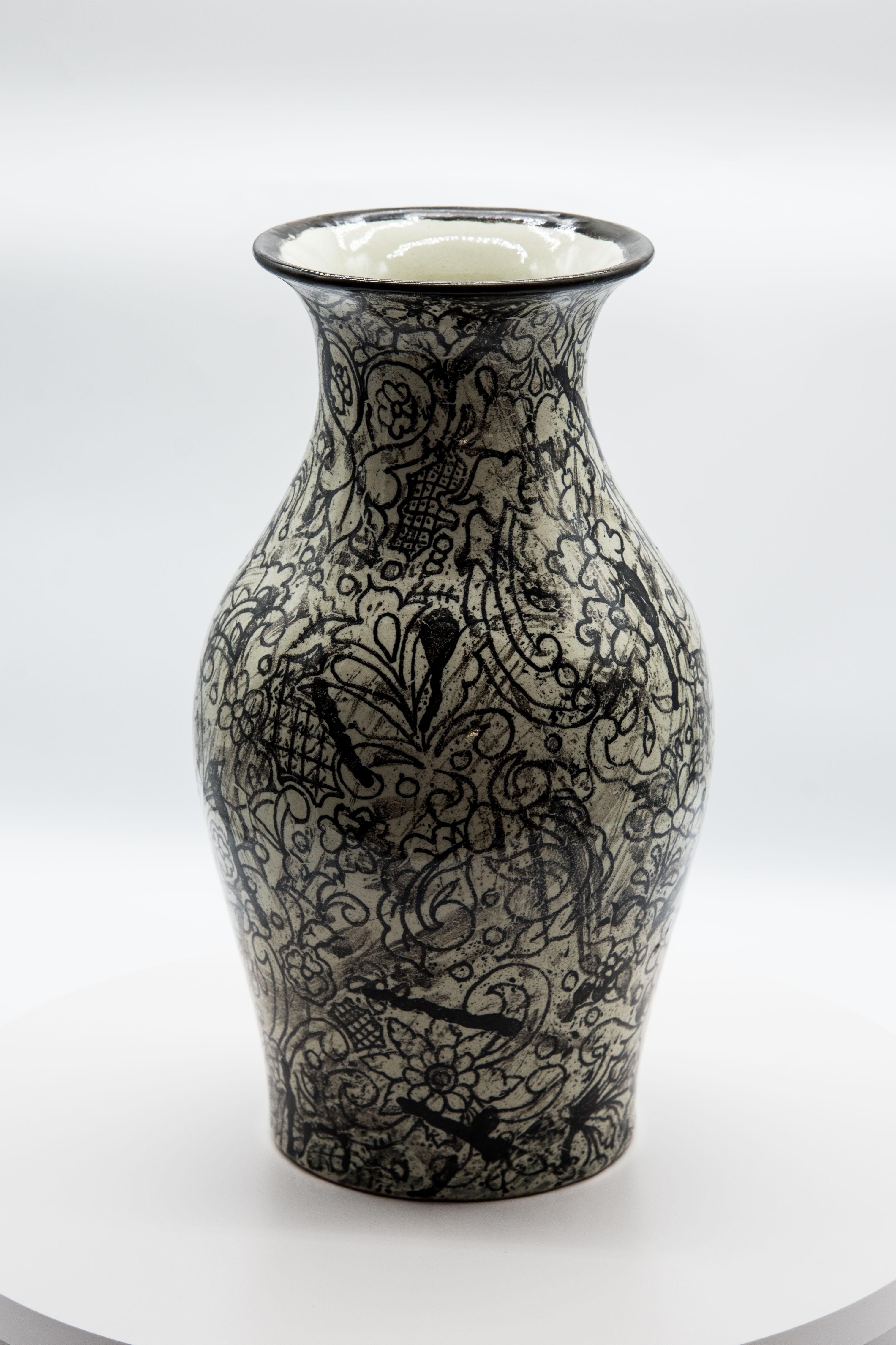 Talavera Jar Decorative Vase Folk Art Vessel Mexican Ceramic Black White Modern en vente 4
