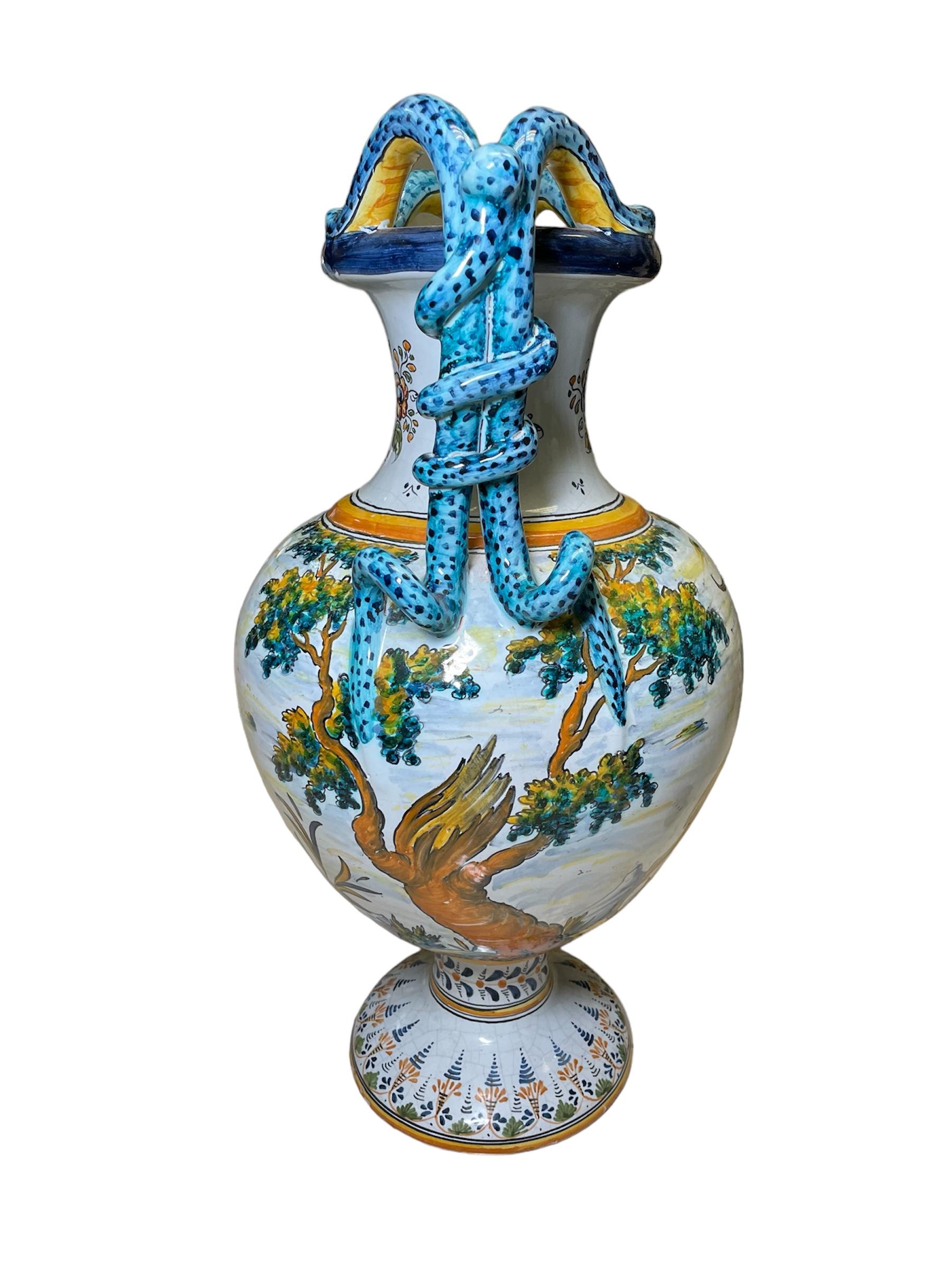 XX secolo Vaso ad anfora/innesto in maiolica di Talavera dipinto a mano in vendita
