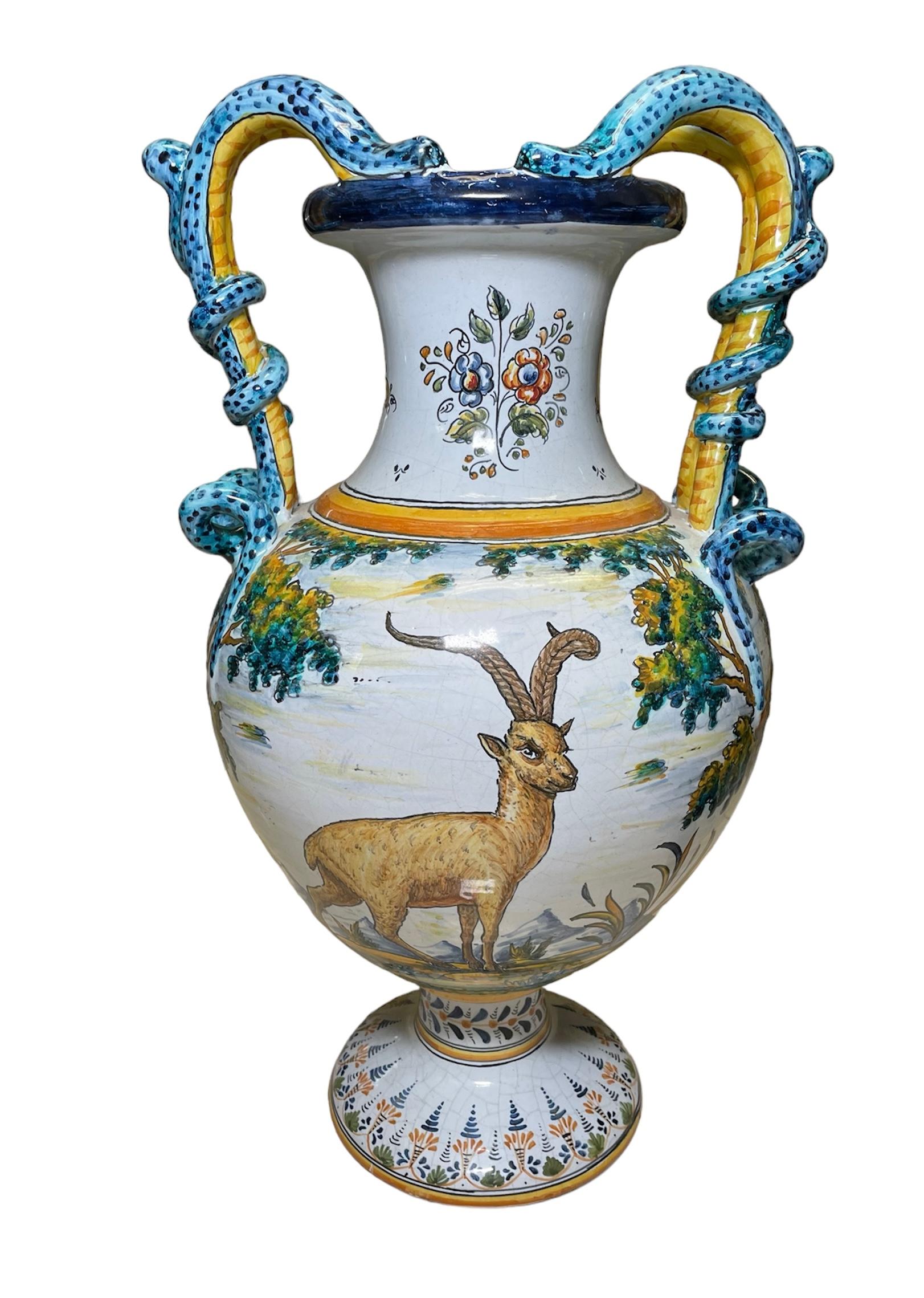 Vaso ad anfora/innesto in maiolica di Talavera dipinto a mano in vendita 1