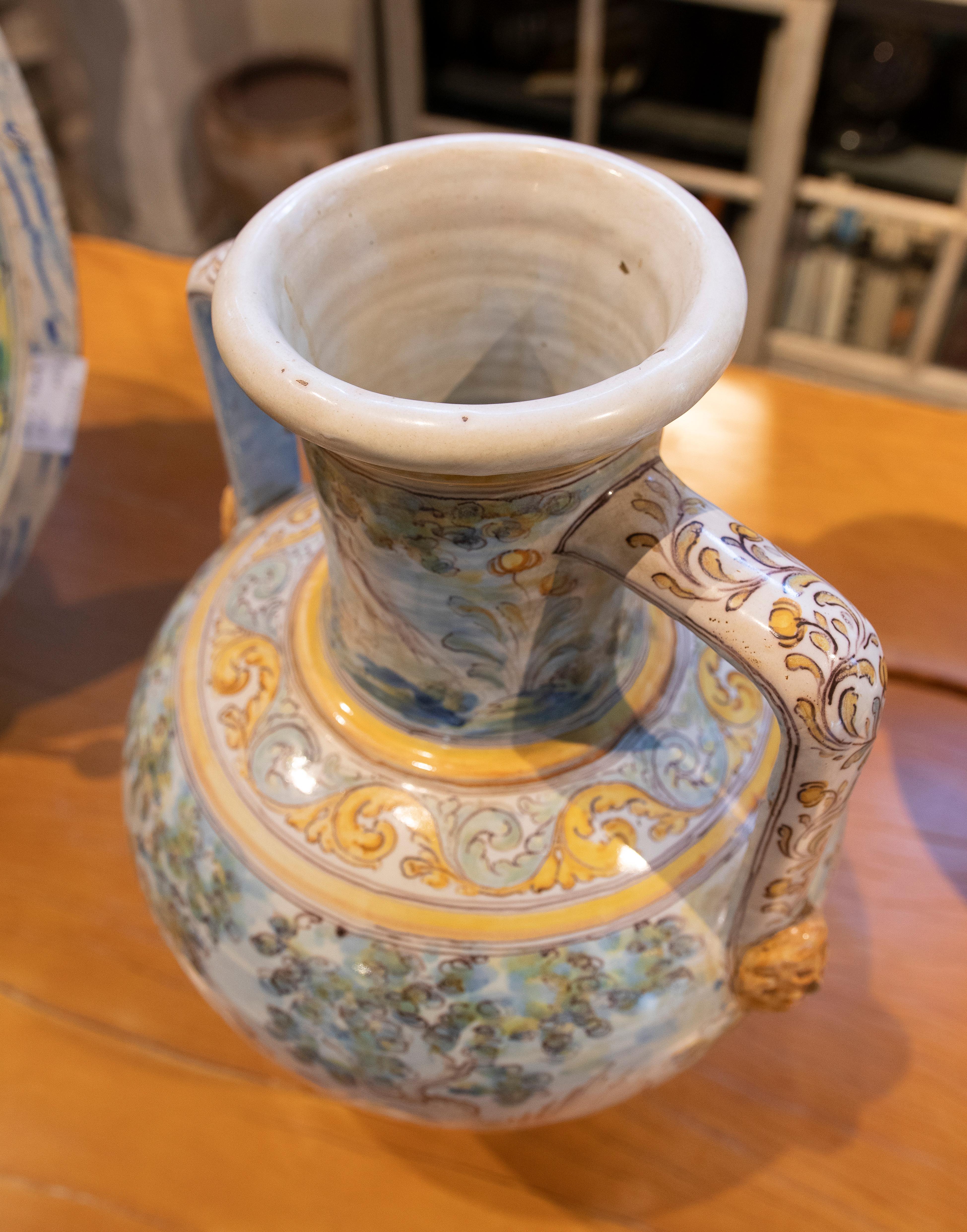 Vase Talavera avec poignées émaillées peintes à la main en vente 1