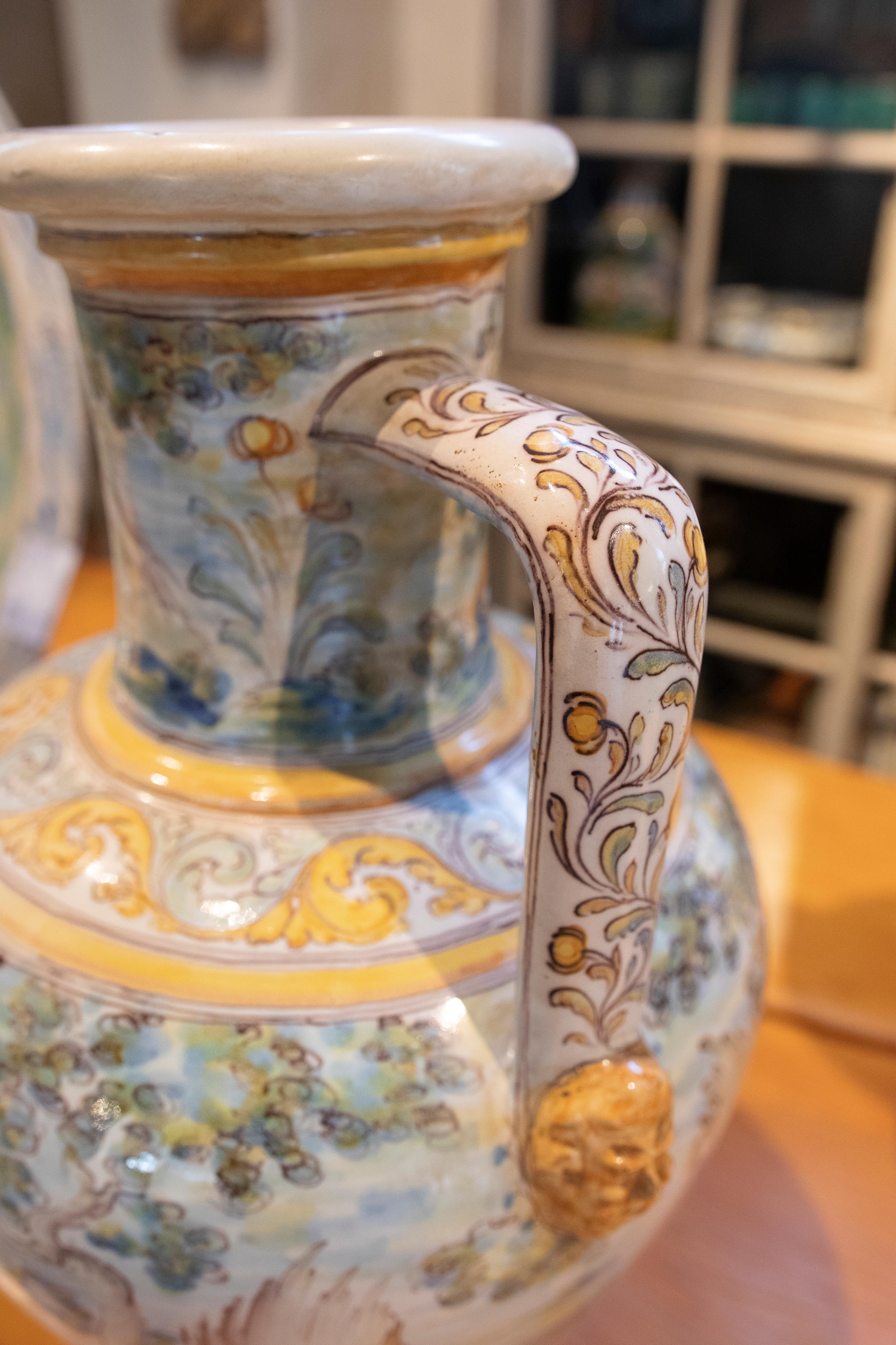 Talavera-Vase mit handbemalten, glasierten Henkeln im Angebot 3