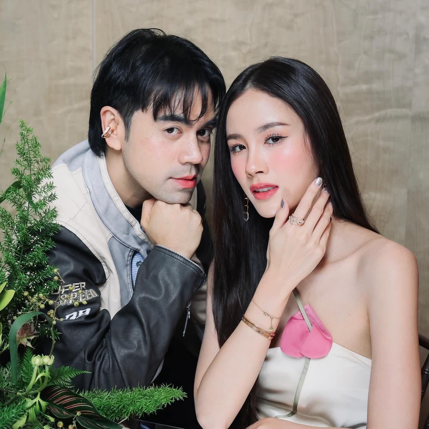 Talay Flow Duo Diamond Ear cuff in 18K Gold In condizioni Nuovo in vendita a Bangkok, 10