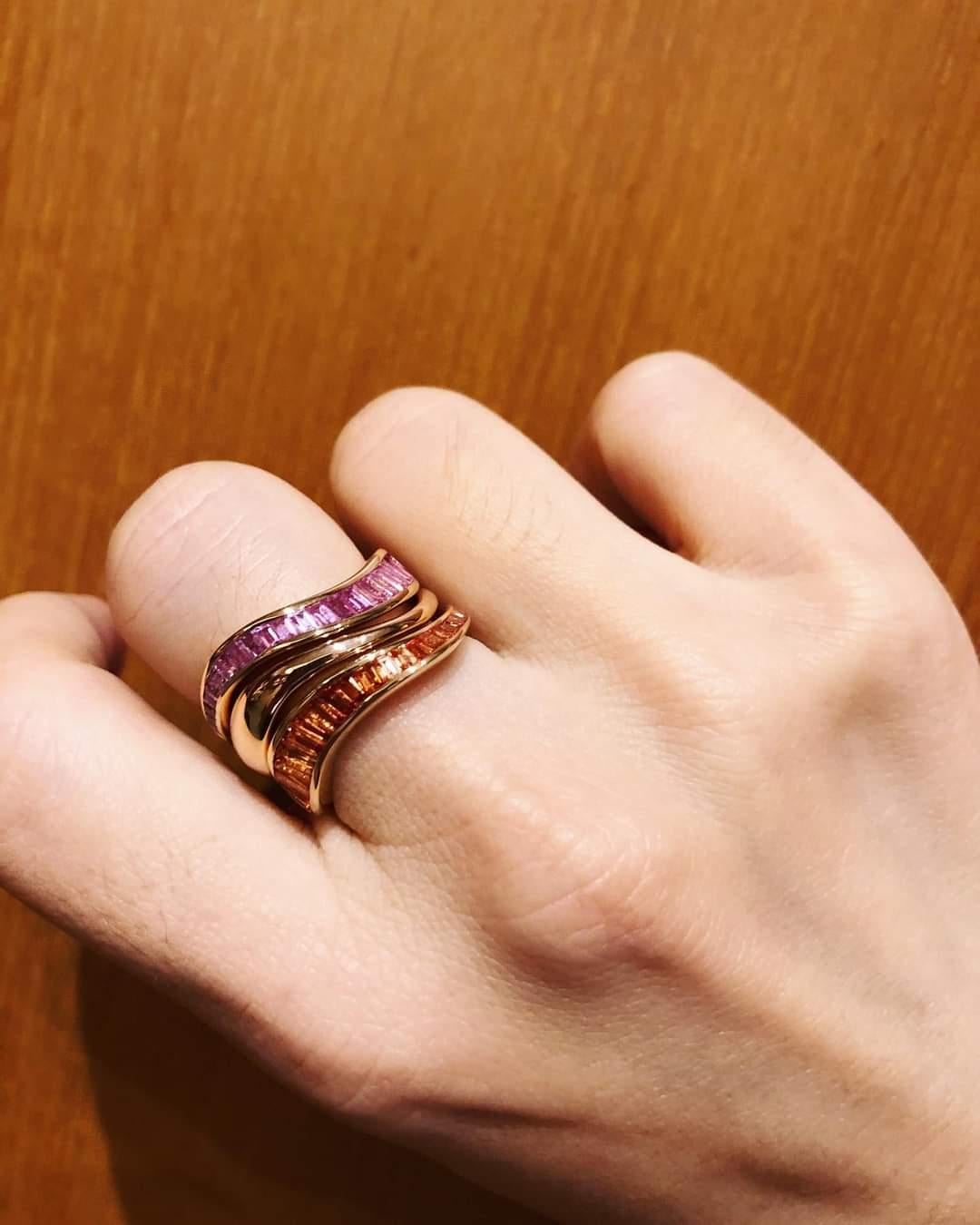 Talay Flow Ruby Baguette Ring 18K Gold In condizioni Nuovo in vendita a Bangkok, 10