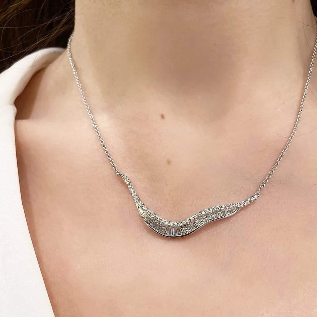 Talay Wave 19 Diamond Necklace 18K White Gold in vendita 2