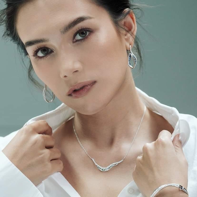Talay Wave 19 Diamond Necklace 18K White Gold in vendita 3