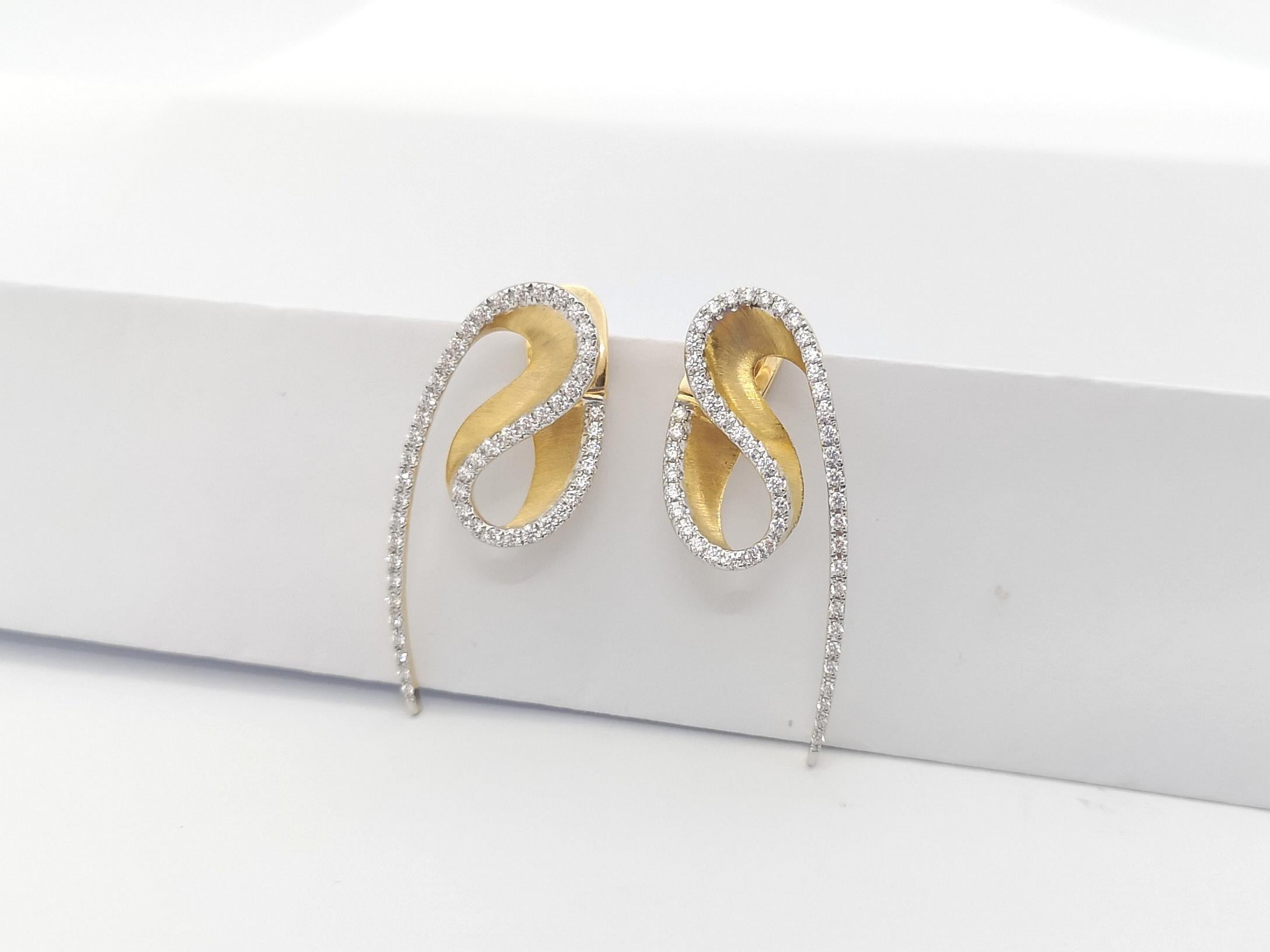 Talay Wave Brushed Gold Diamond Earrings 18k Gold In New Condition For Sale In Bangkok, 10