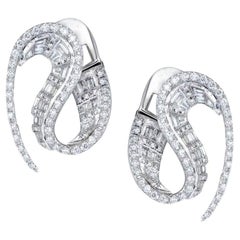 Talay Boucles d'oreilles en forme de vague serties de diamants en or blanc 18 carats