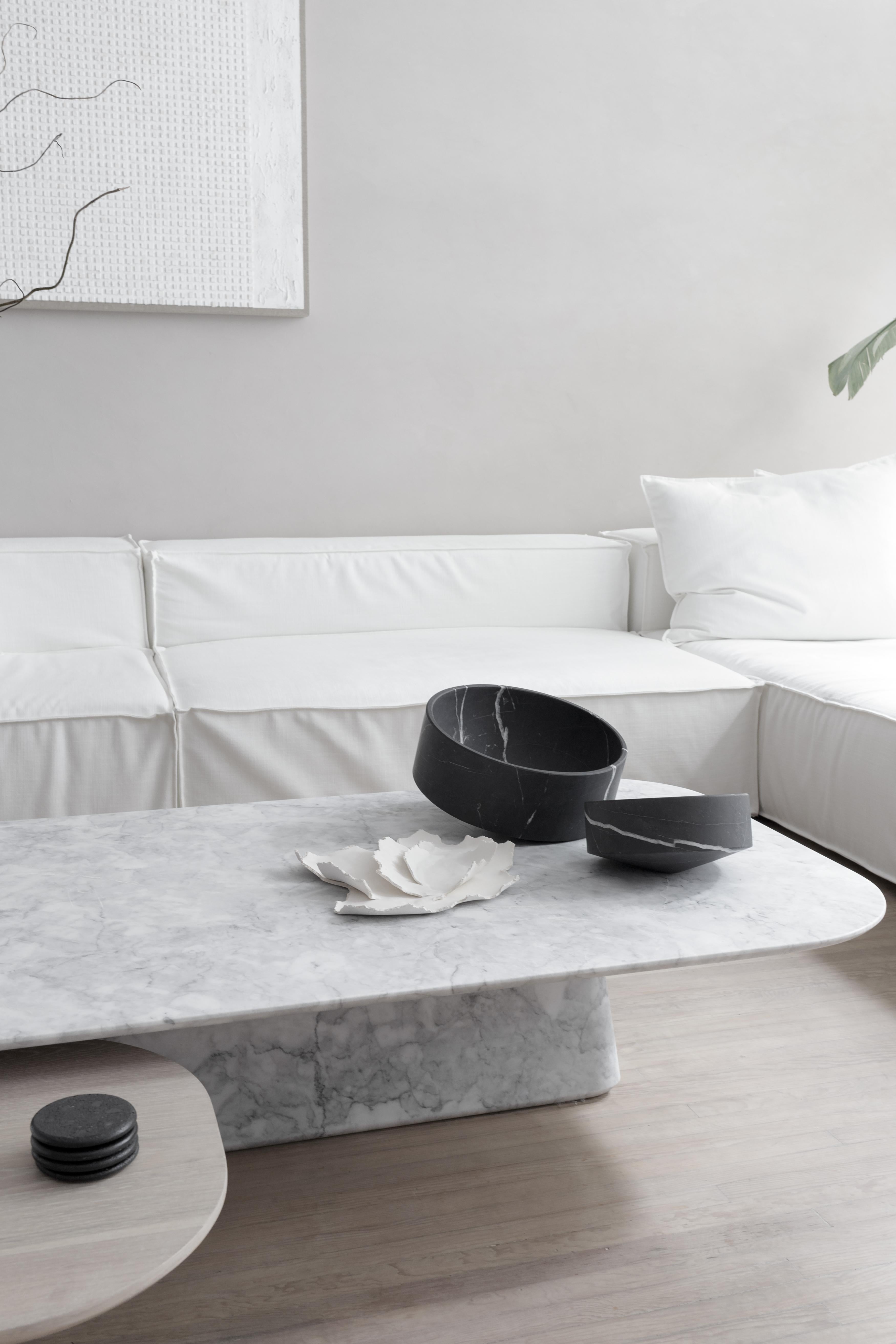 Mexicain Grand bol sculpté en marbre noir Talayot en vente