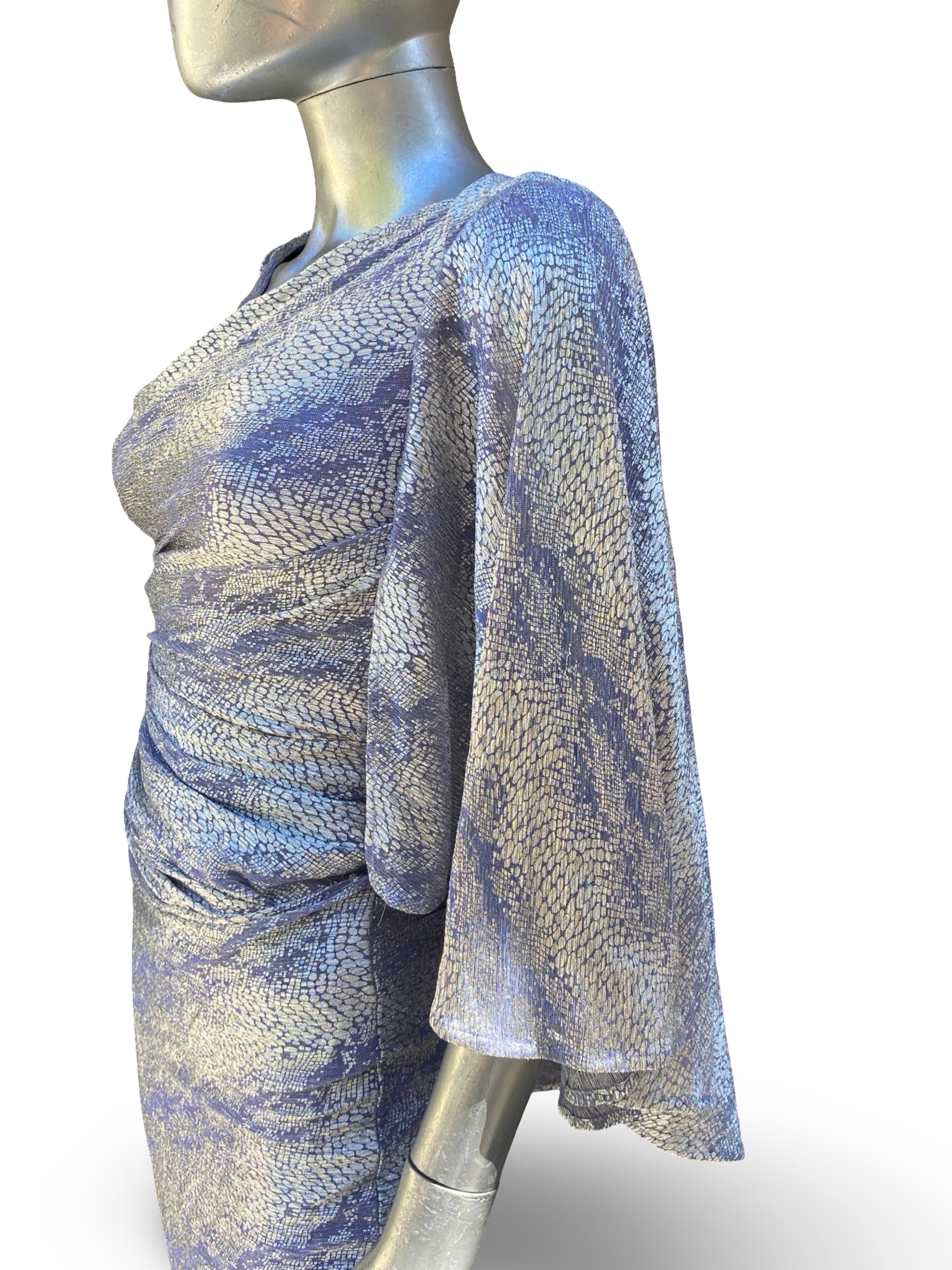 Talbot Runhof Chic Reptile Silver and Lilac Metallic Knit Cape Back Dress Sz 2 en vente 4