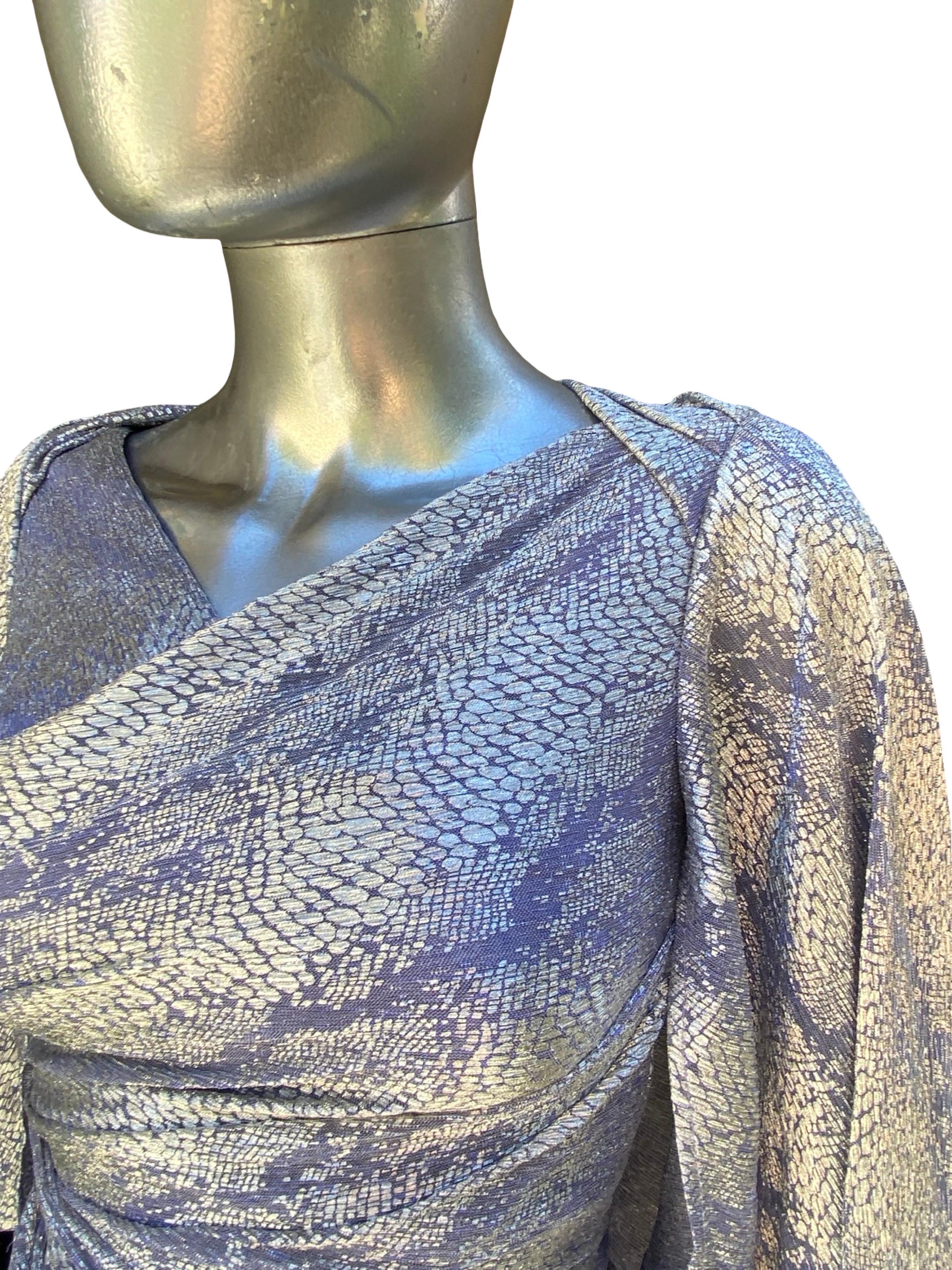 Talbot Runhof Chic Reptile Silver and Lilac Metallic Knit Cape Back Dress Sz 2 en vente 5
